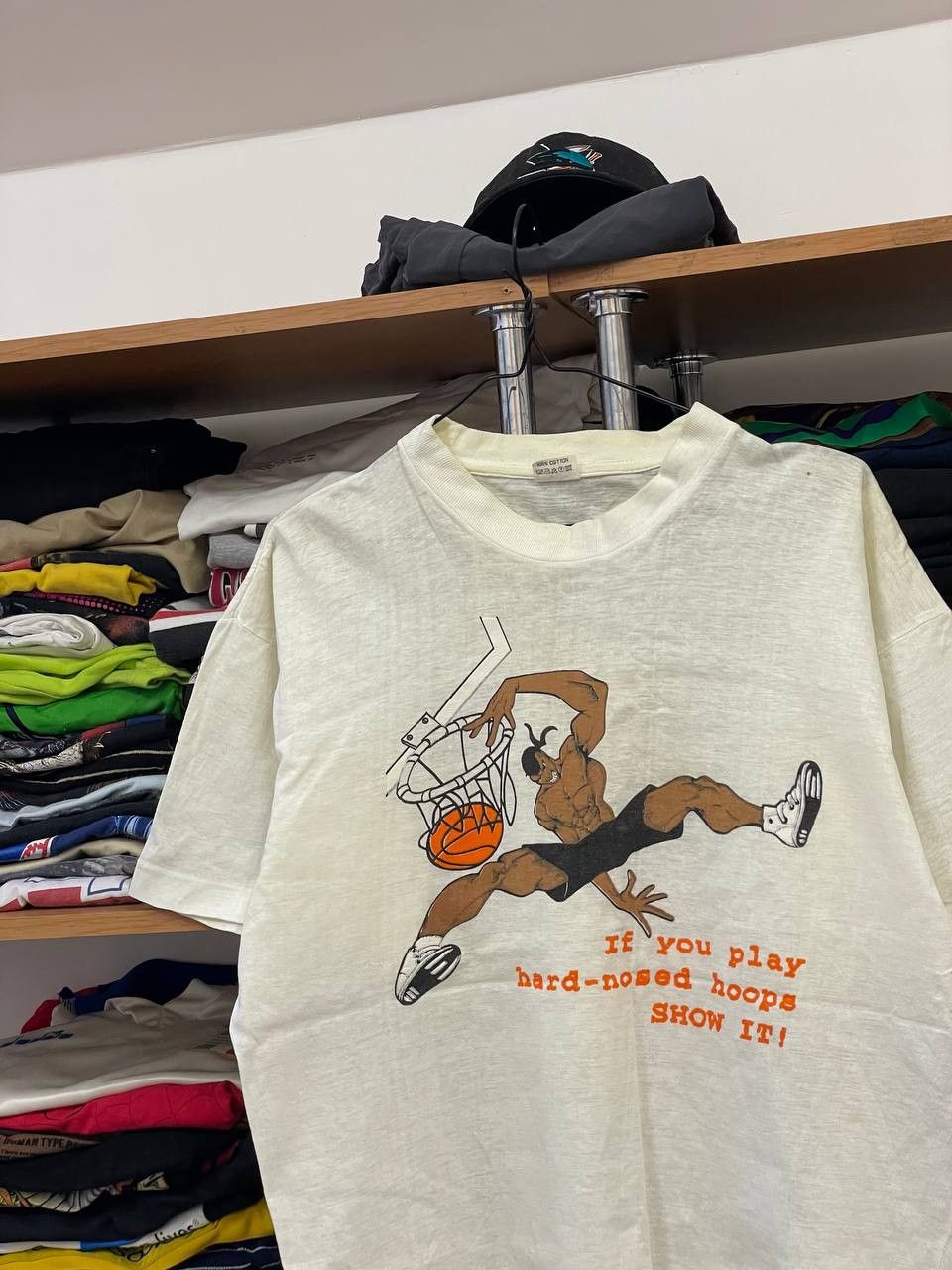 NBA Basketaball vintage anima 80s Rare Custom Tshirt Size US XL / EU 56 / 4 - 2 Thumbnail
