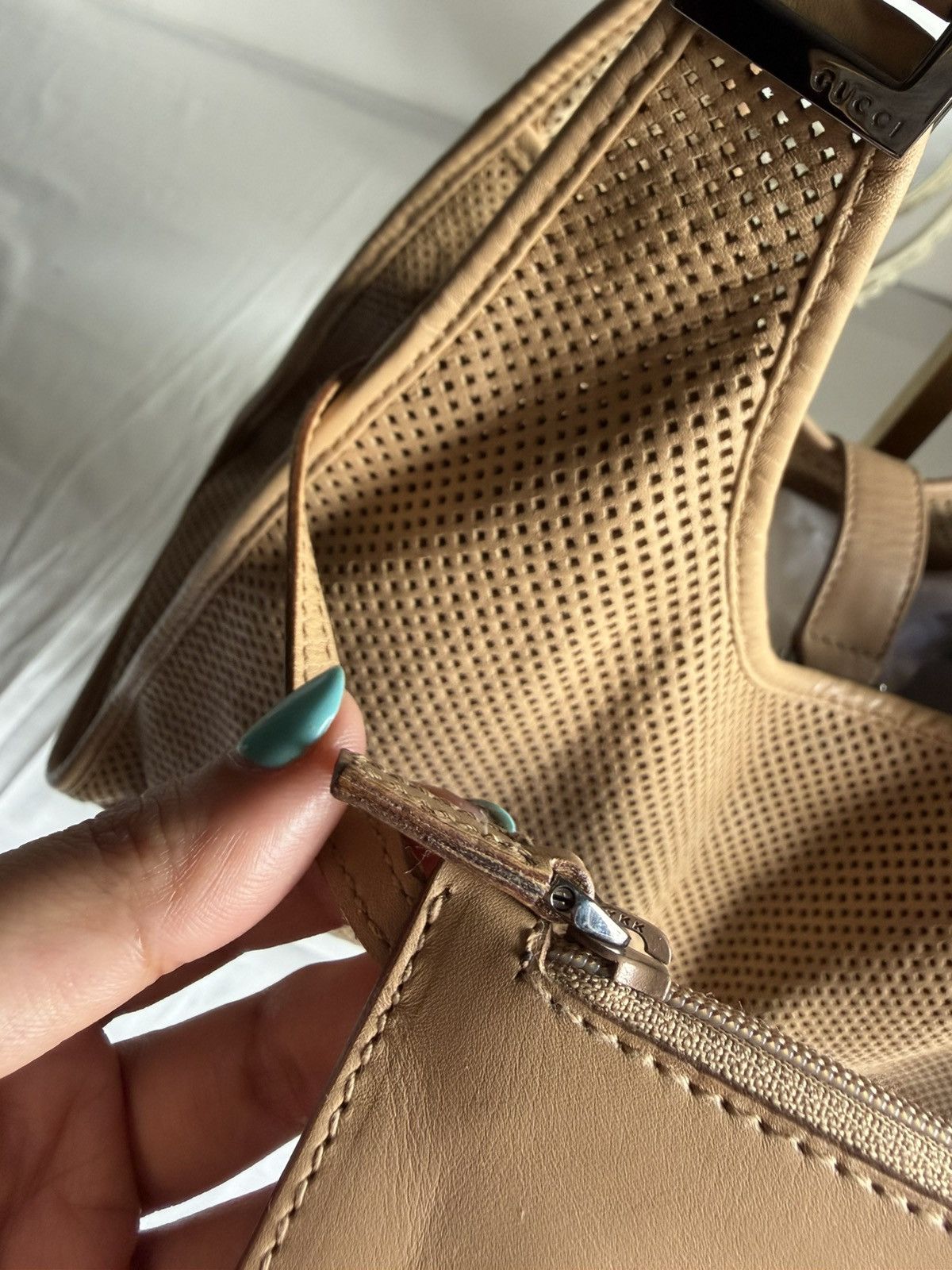 Gucci Authentic GUCCI Jackie Bardot Tan Hobo Perforated Leather Size ONE SIZE - 17 Thumbnail