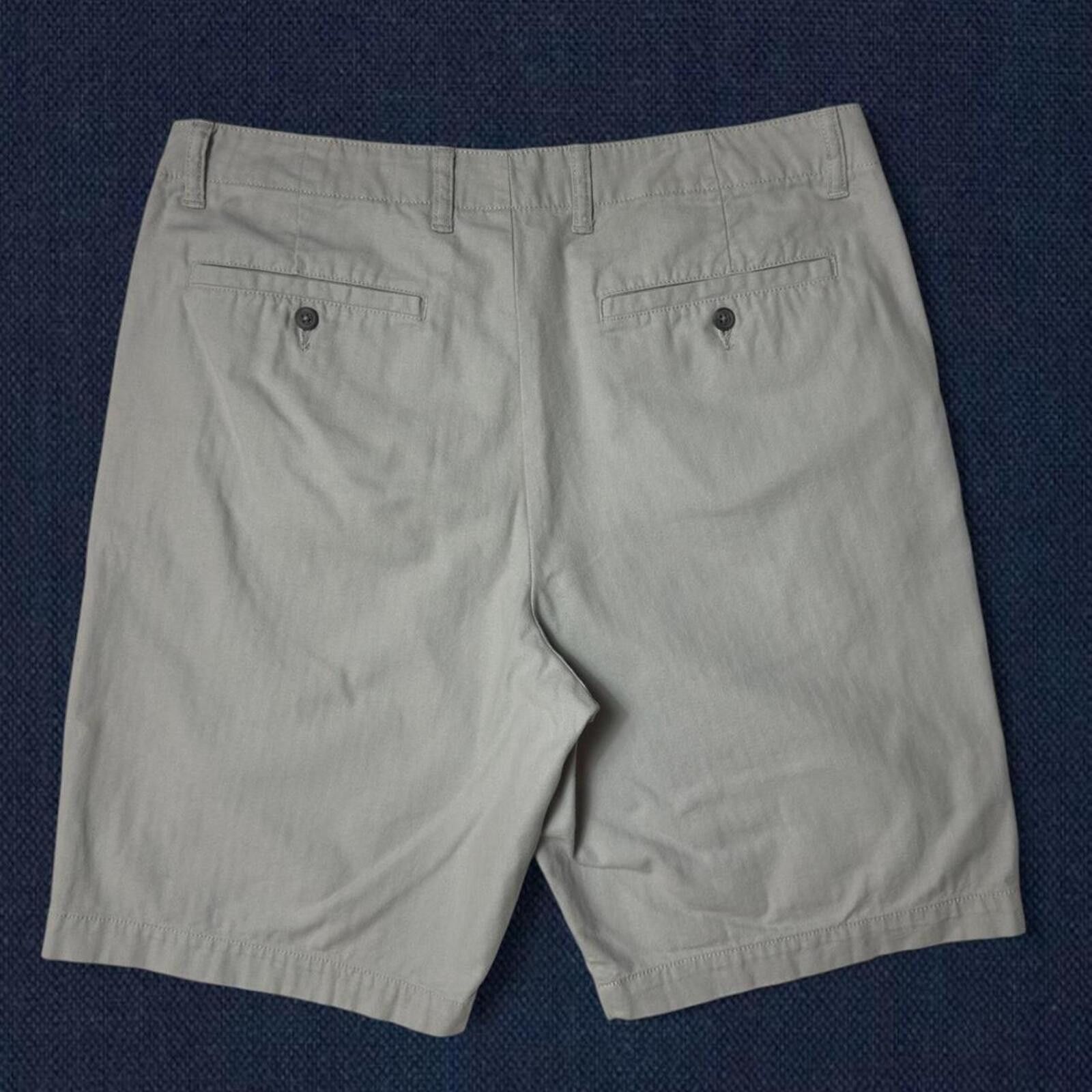 Old Navy old navy chino shorts sage green size 36 Size US 36 / EU 52 - 3 Thumbnail