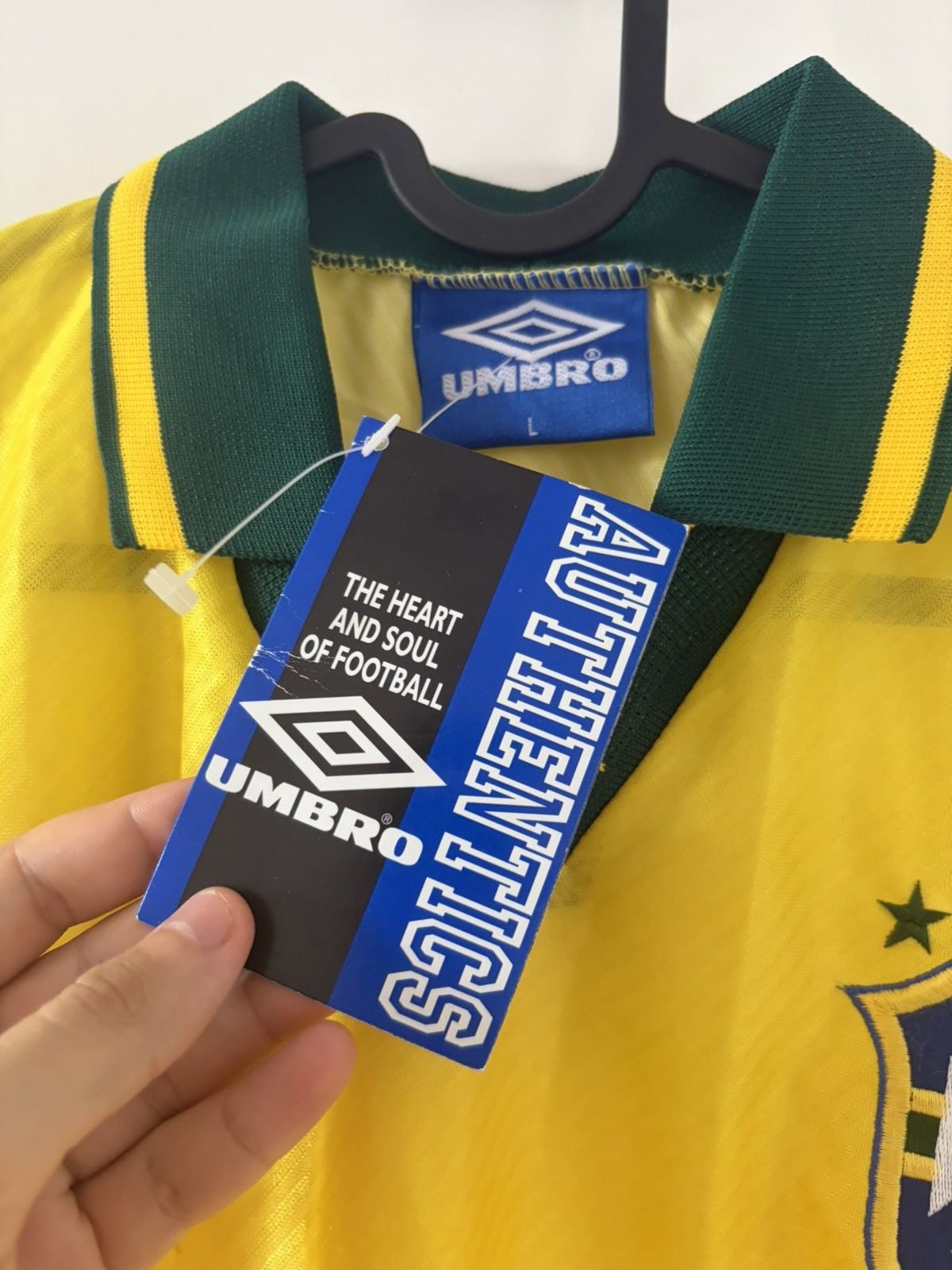 Umbro Brazil umbro 1996 home BNWT vintage Soccer Jersey Size US L / EU 52-54 / 3 - 4 Thumbnail
