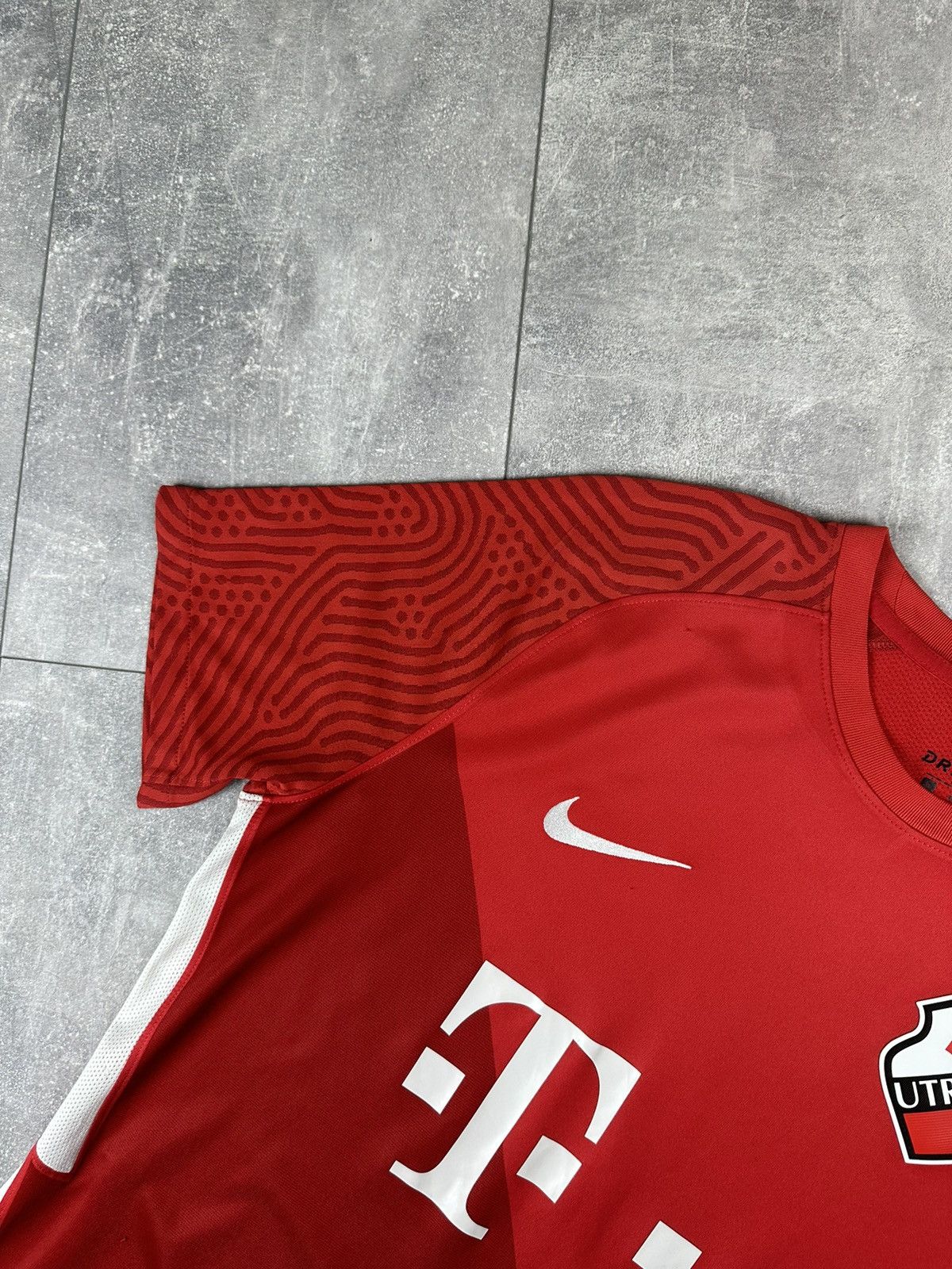 Nike Nike FC Utrecht 2019/20 Home Soccer Jersey Size US XL / EU 56 / 4 - 10 Thumbnail