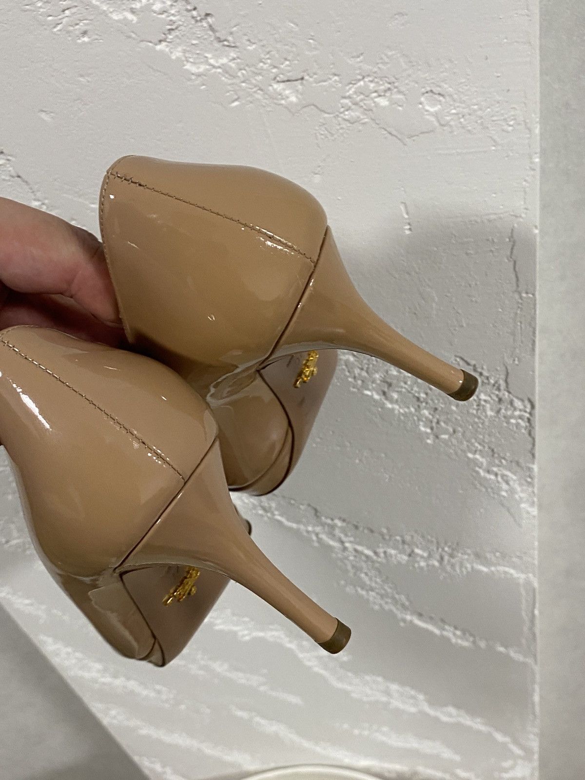 Prada Prada Beige Patent Leather Heels Size: 37.5 Size US 7.5 / IT 37.5 - 7 Thumbnail