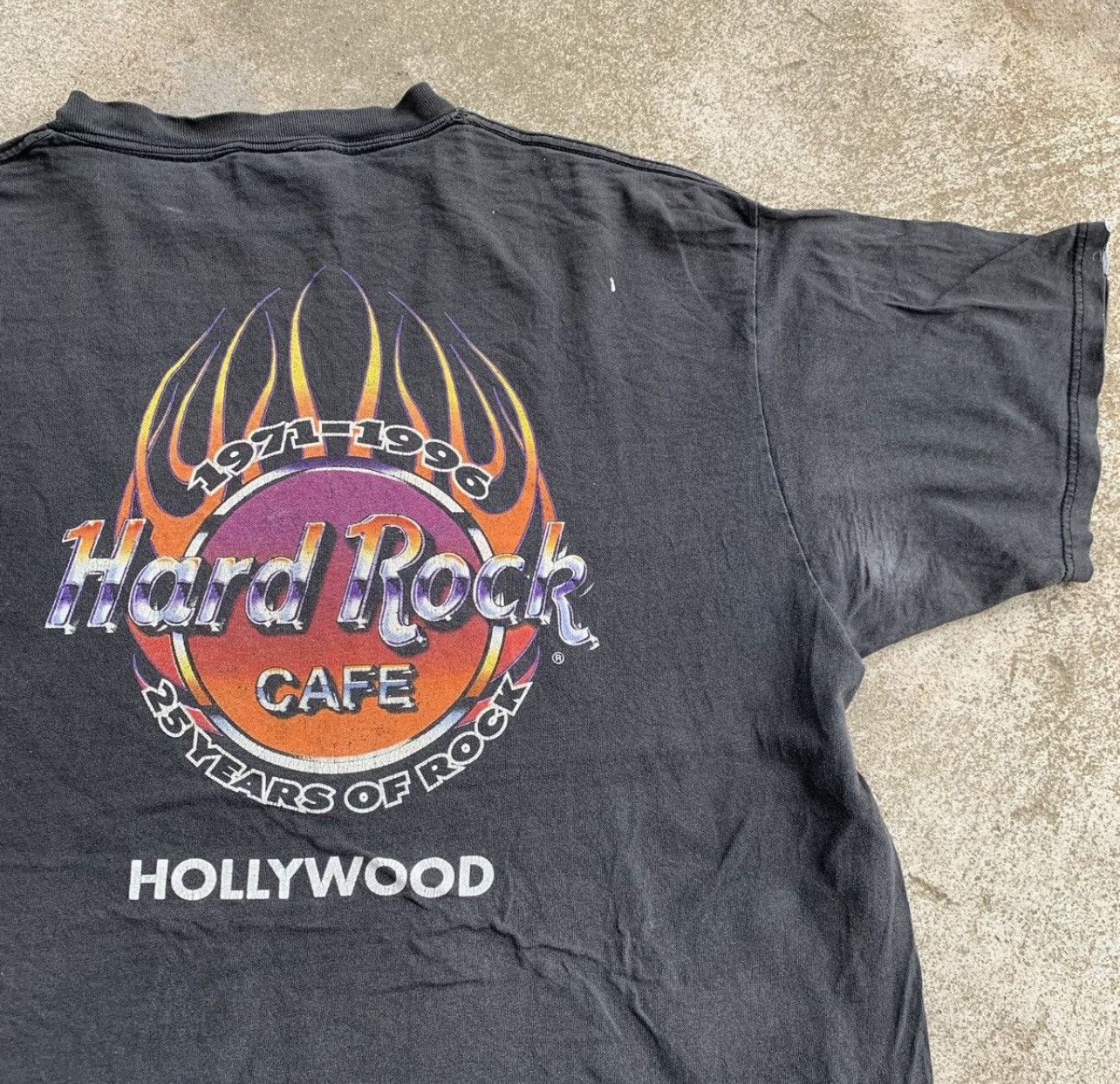 90s VINTAGE THRASHED FADED HARD ROCK CAFE HOLLYWOOD FLAME