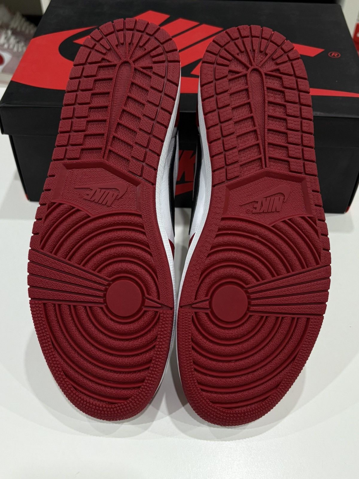 Jordan Brand Jordan 1 Chicago OG Low 2016 Size US 10.5 / EU 43-44 - 6 Thumbnail