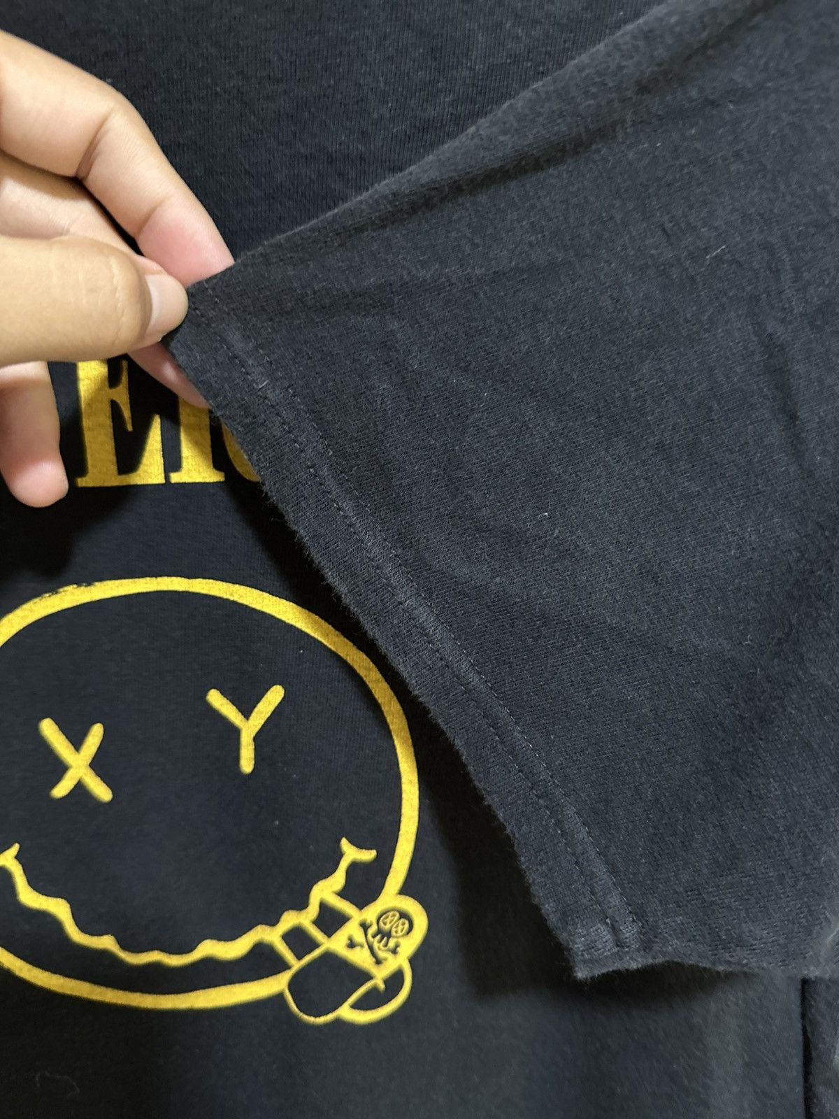 Band Tees × Vintage Vintage NeverDie Smiley Capital Radio One Tee Size US L / EU 52-54 / 3 - 3 Thumbnail