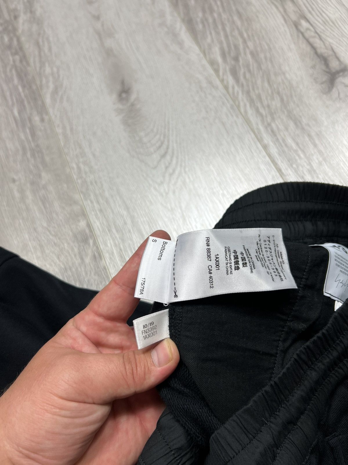 Adidas × Y's Yohji Yamamoto Adidas Y-3 Classic Terry Cropped Sweat Pants Size US 30 / EU 46 - 19 Thumbnail