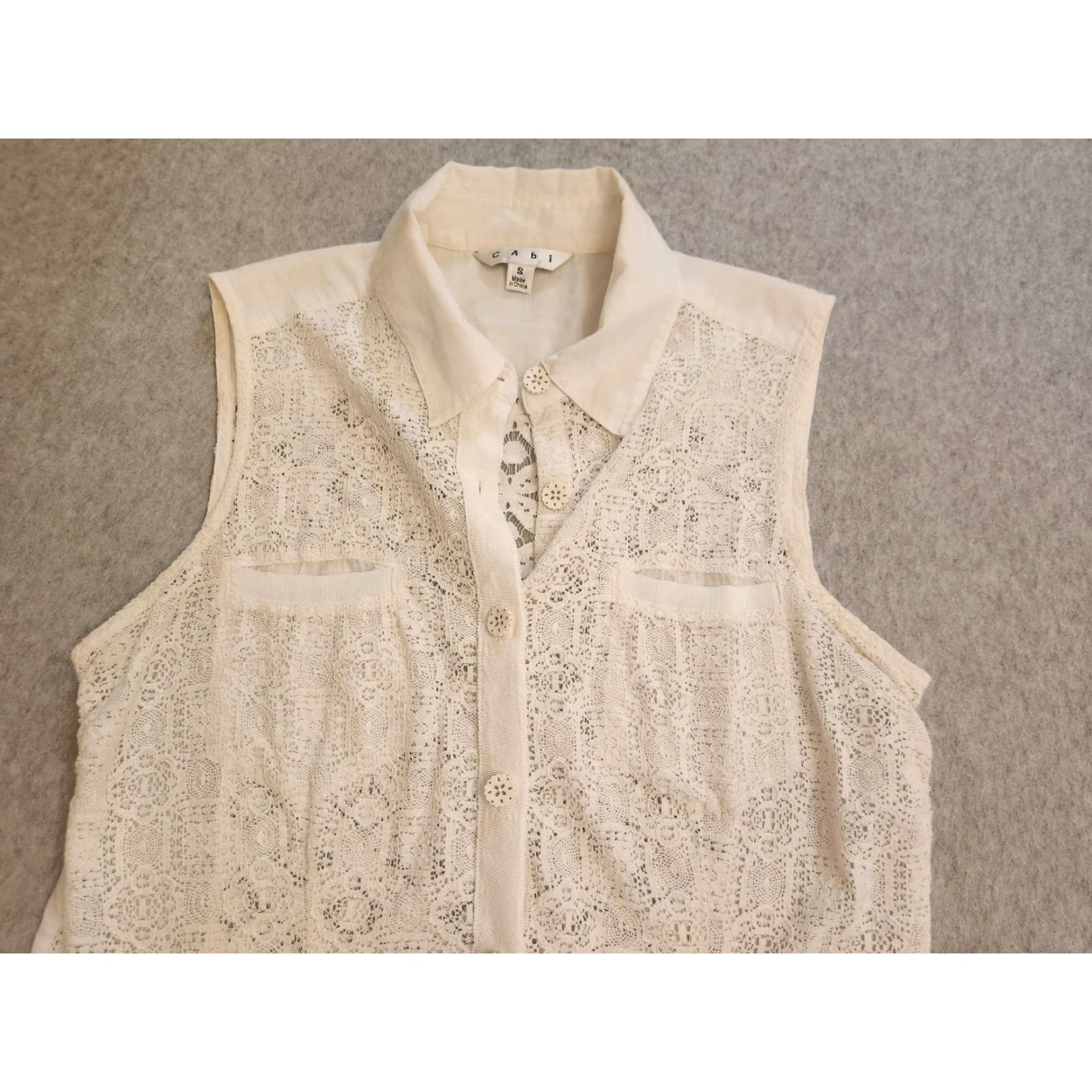 Vintage CAbi Shirt Womens Small Ivory Lace Sleeveless Button Front Collared Sheer Blouse Size S / US 4 / IT 40 - 6 Thumbnail