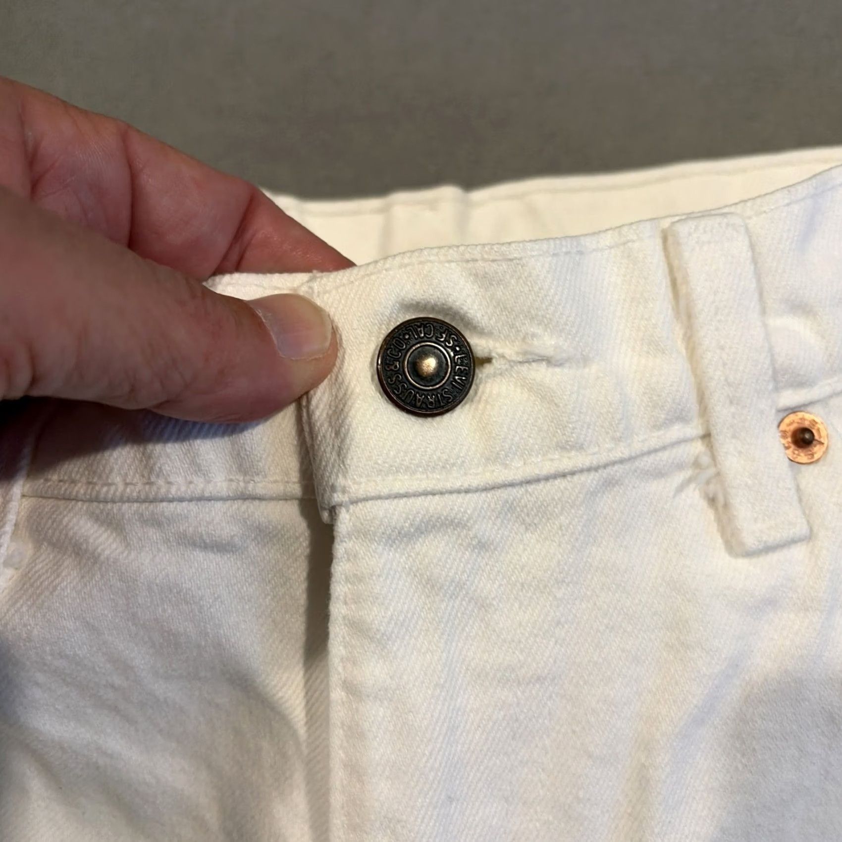 Levi's VINTAGE Levi's 575 Orange Tab White Denim Shorts MADE IN USA 32 X 10 Men Size US 32 / EU 48 - 2 Thumbnail