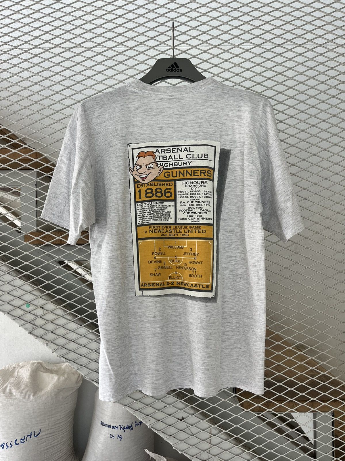 Nutmeg × Vintage Vintage ARSENAL Red Shirt Artwork by Nutmeg Mills 90’s Tee Size US M / EU 48-50 / 2 - 3 Thumbnail