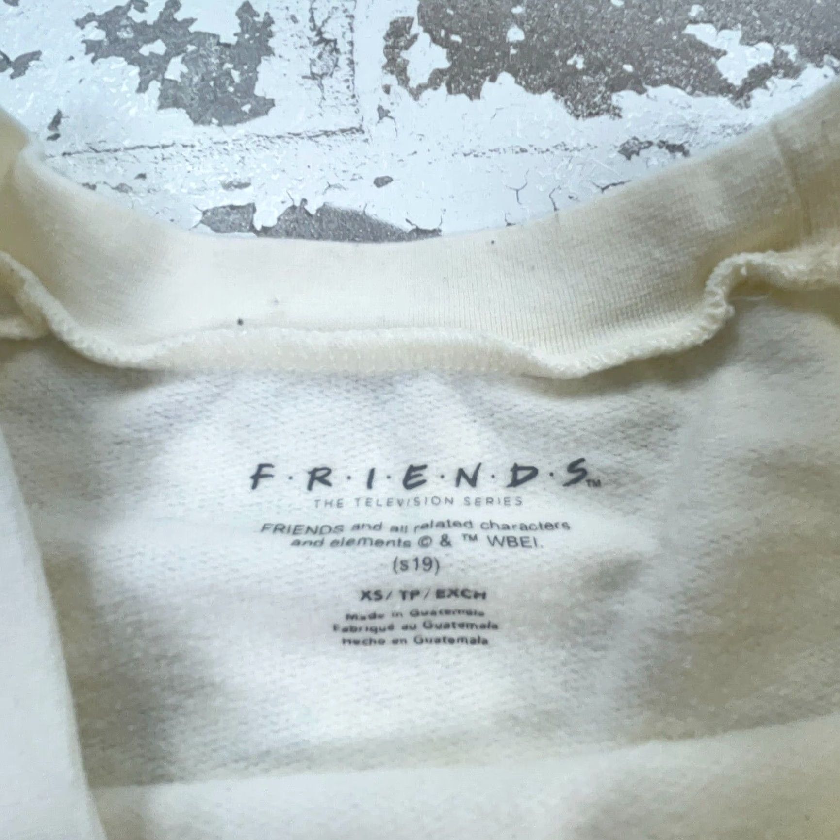 Vintage Friends Sweatshirt Women XS White Round Neck Pullover Long Sleeve Logo All Seasons Casual Vintage? No Size XS / US 0-2 / IT 36-38 - 4 Thumbnail