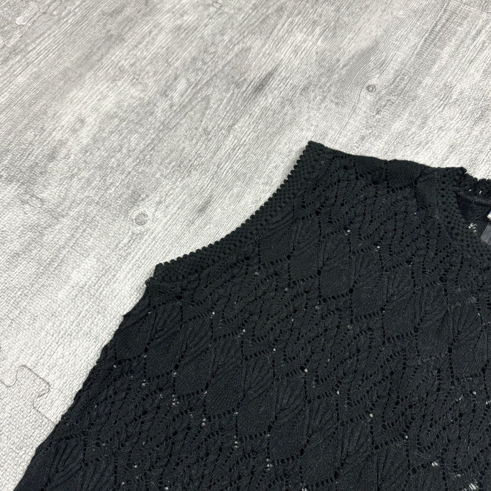 Vintage VINTAGE Macy's Women’s Sleeveless Back Zip Sheer Knit Vest Lace Black, Boho Chic, Open-Knit, Size S (Adult) Women Size S / US 4 / IT 40 - 4 Thumbnail