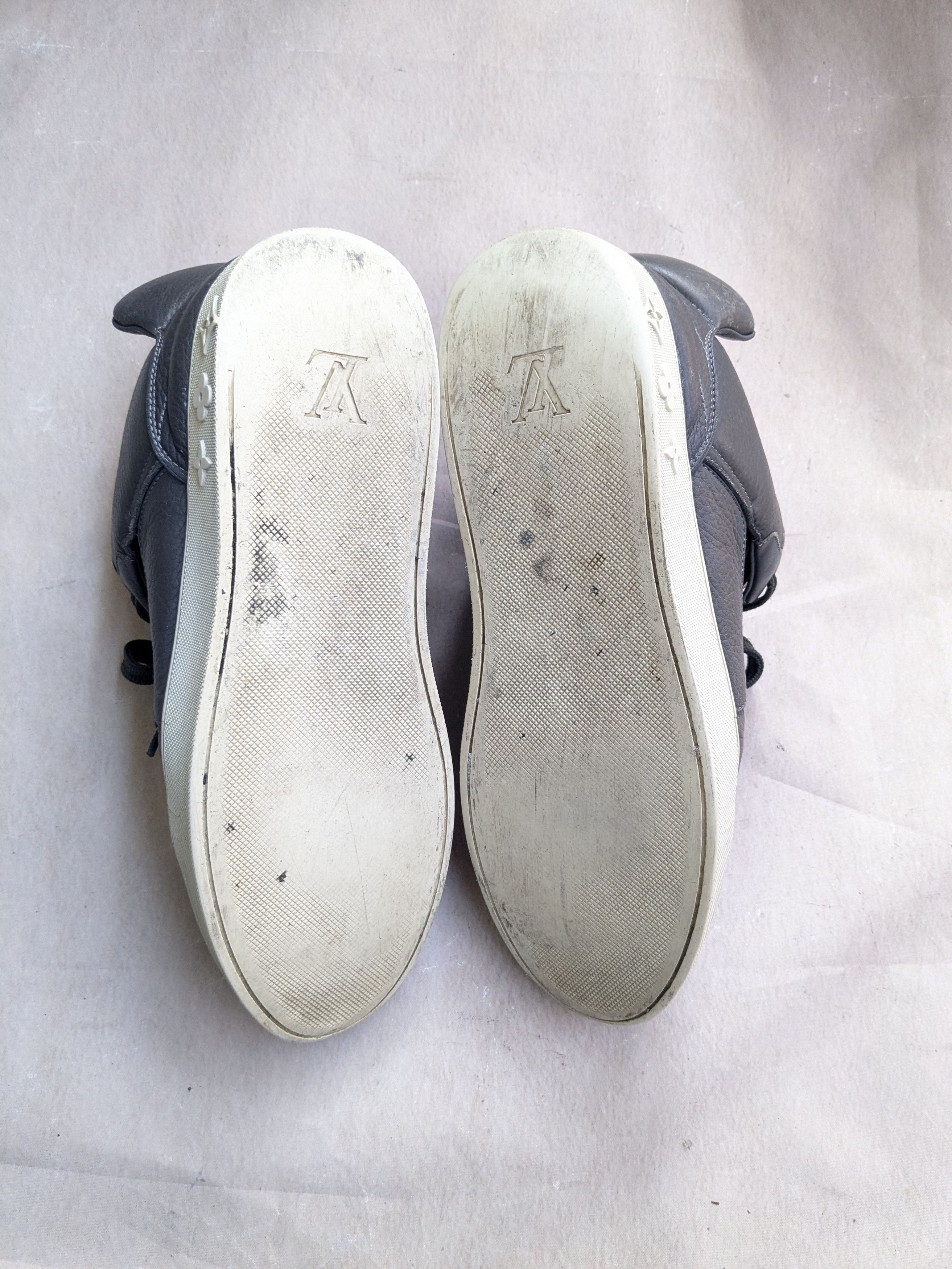 Kanye West × Louis Vuitton Louis Vuitton Dons Kanye West Gray Leather Low Tops 11 Size US 11 / EU 44 - 20 Thumbnail