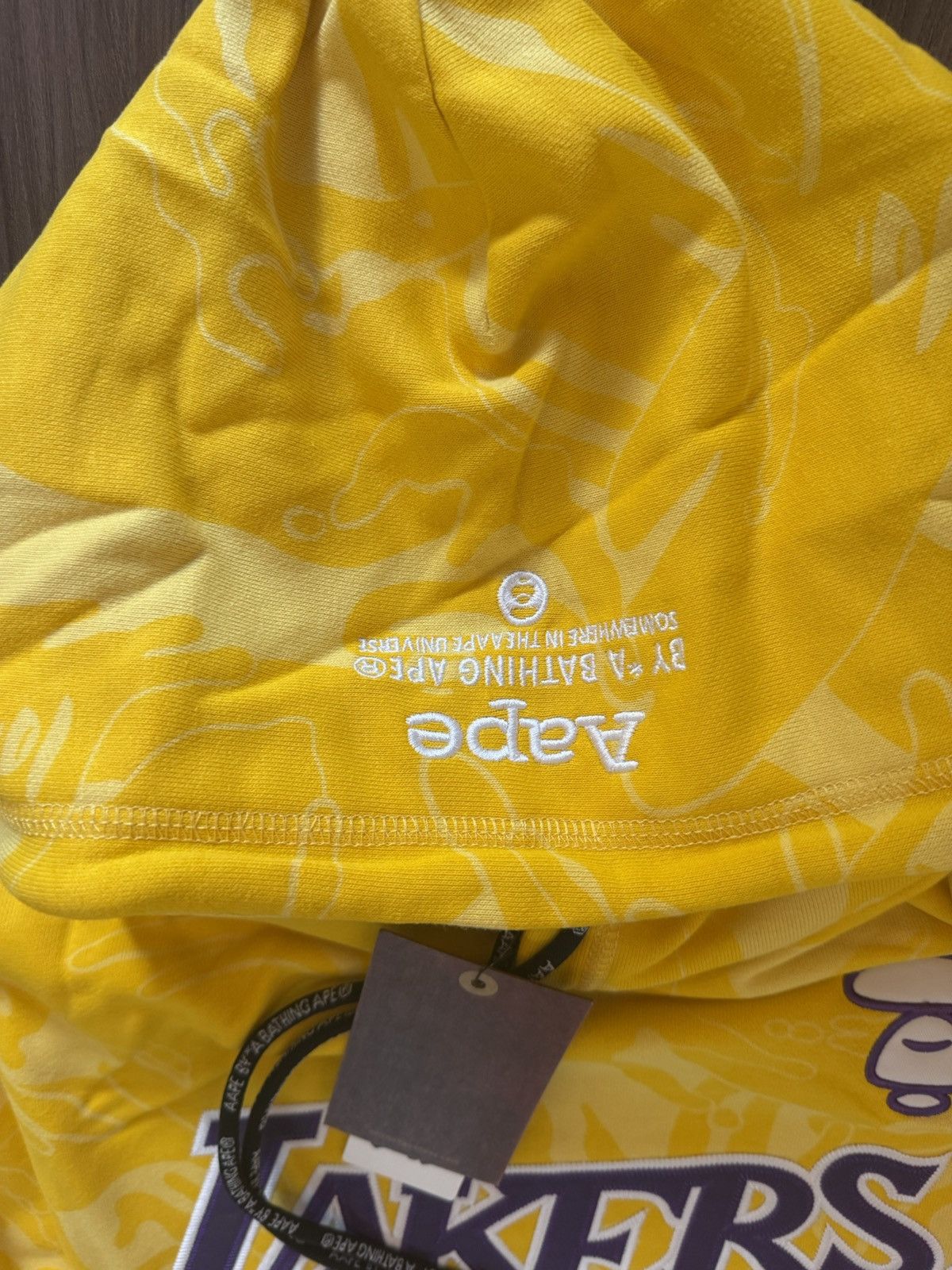 Bape × Mitchell & Ness × NBA AAPE By A Bathing Ape Lakers Hoodie Yellow Camo XL NBA MN Size US XL / EU 56 / 4 - 9 Thumbnail