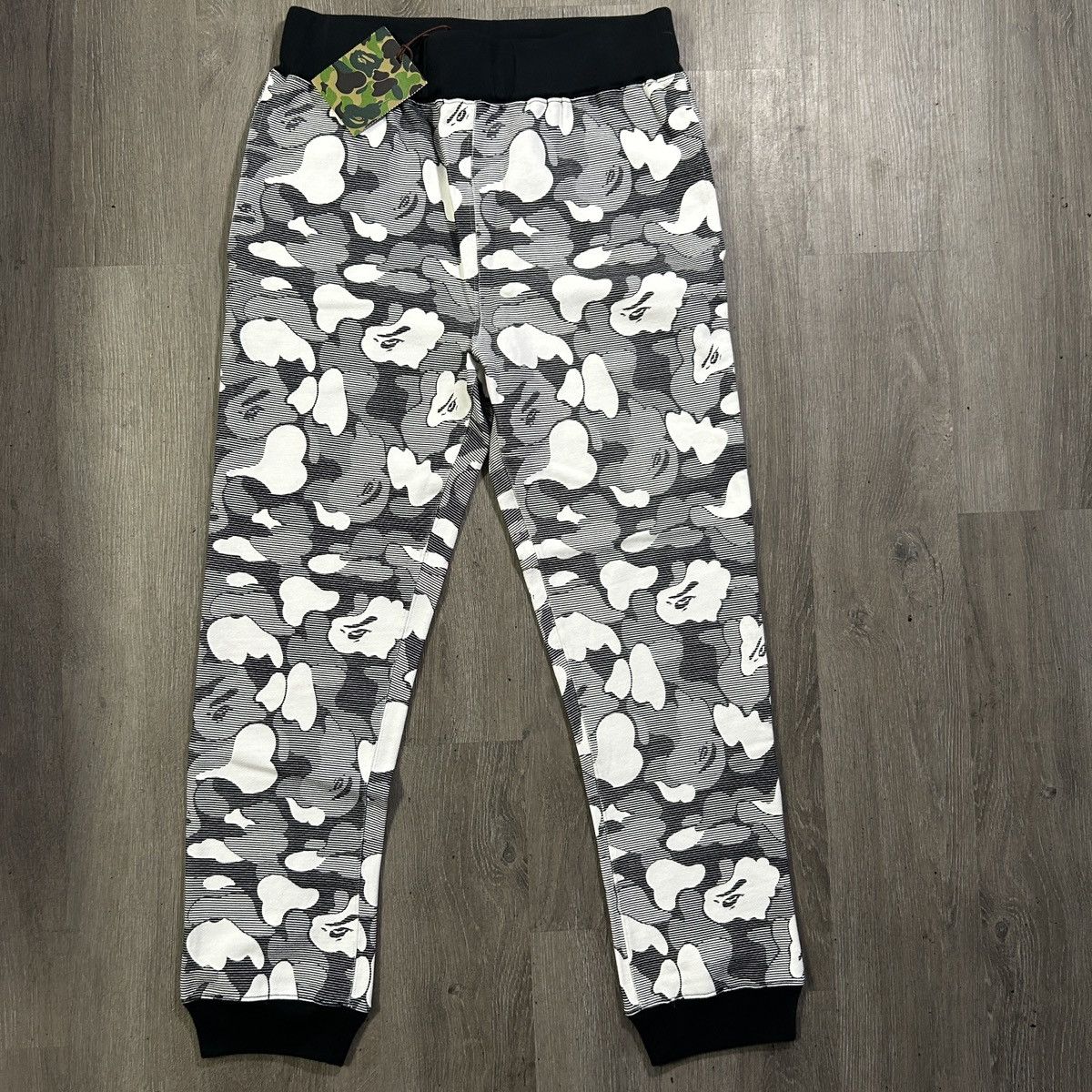 Bape BAPE Sweatpants Size US 30 / EU 46 - 1 Thumbnail
