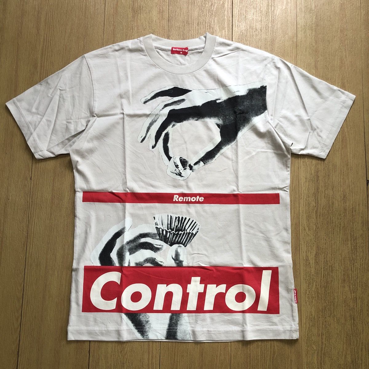 Barbara Kruger × Vintage Barbara Kruger Remote Control Graphic Tee Size US M / EU 48-50 / 2 - 1 Thumbnail