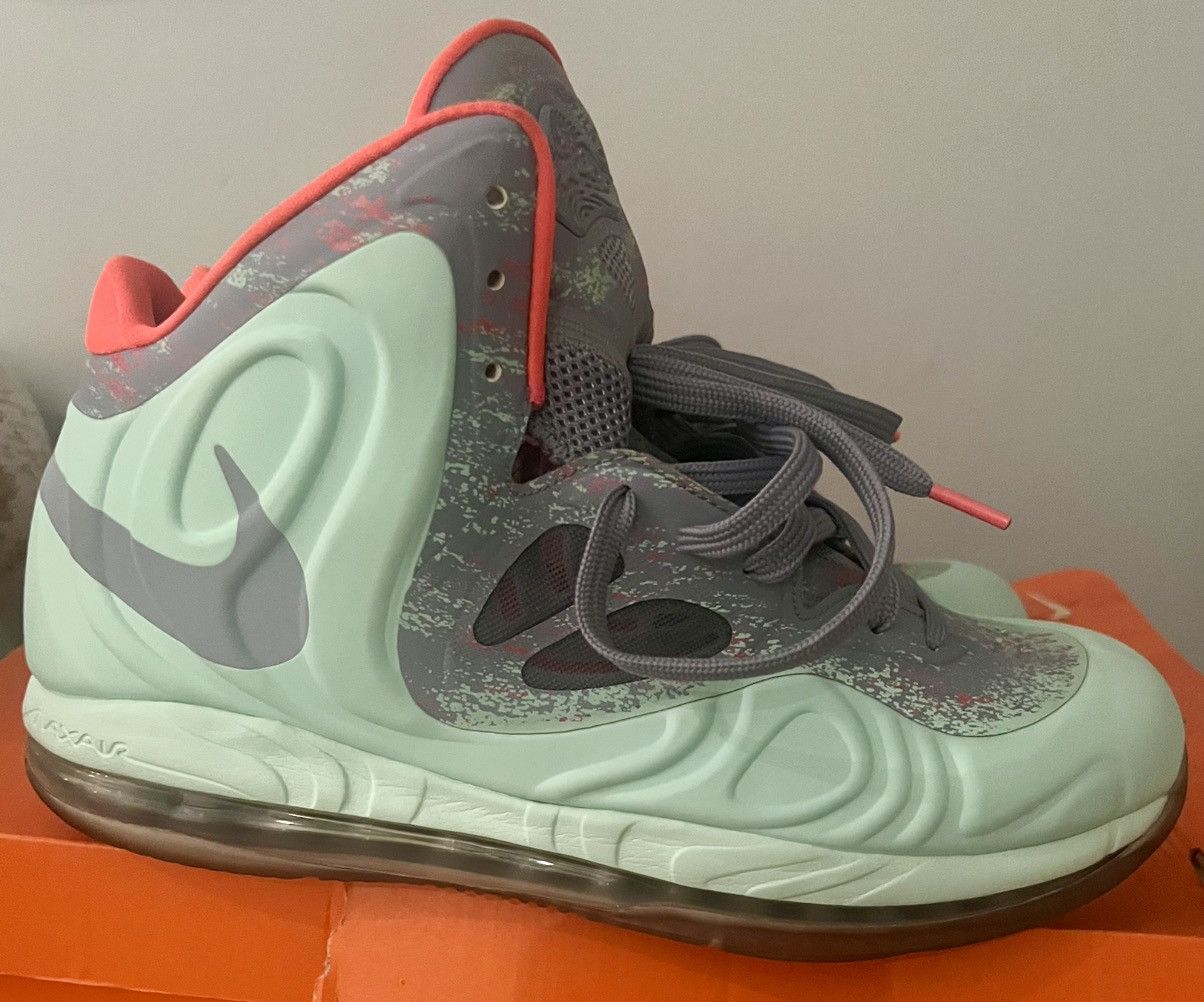 Nike Authentic Nike Air Max Hyperposite sneakers Christmas 11 Size US 11 / EU 44 - 1 Thumbnail
