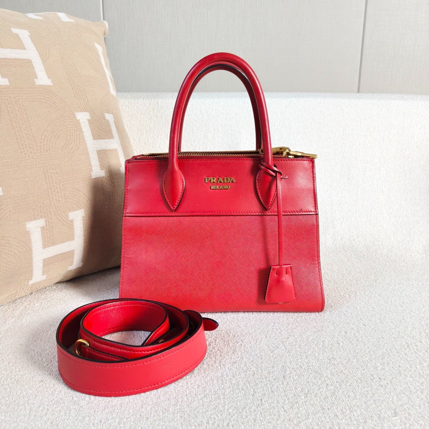Prada Pre-loved Bag Very good condition Size ONE SIZE - 1 Thumbnail