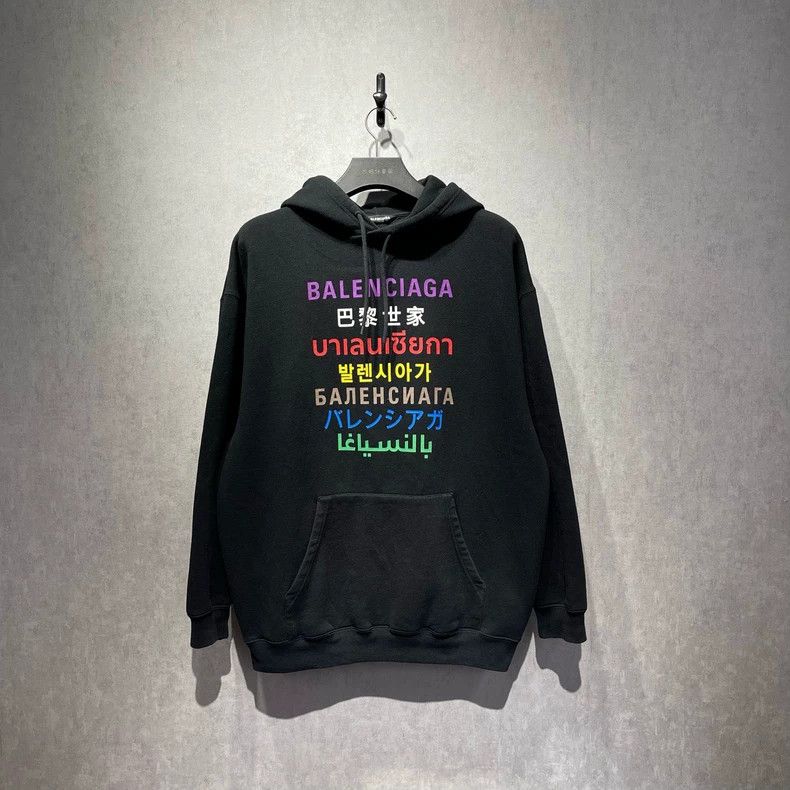 Balenciaga Balenciaga Seven language hooded sweatshirt, size L Size US L / EU 52-54 / 3 - 1 Thumbnail