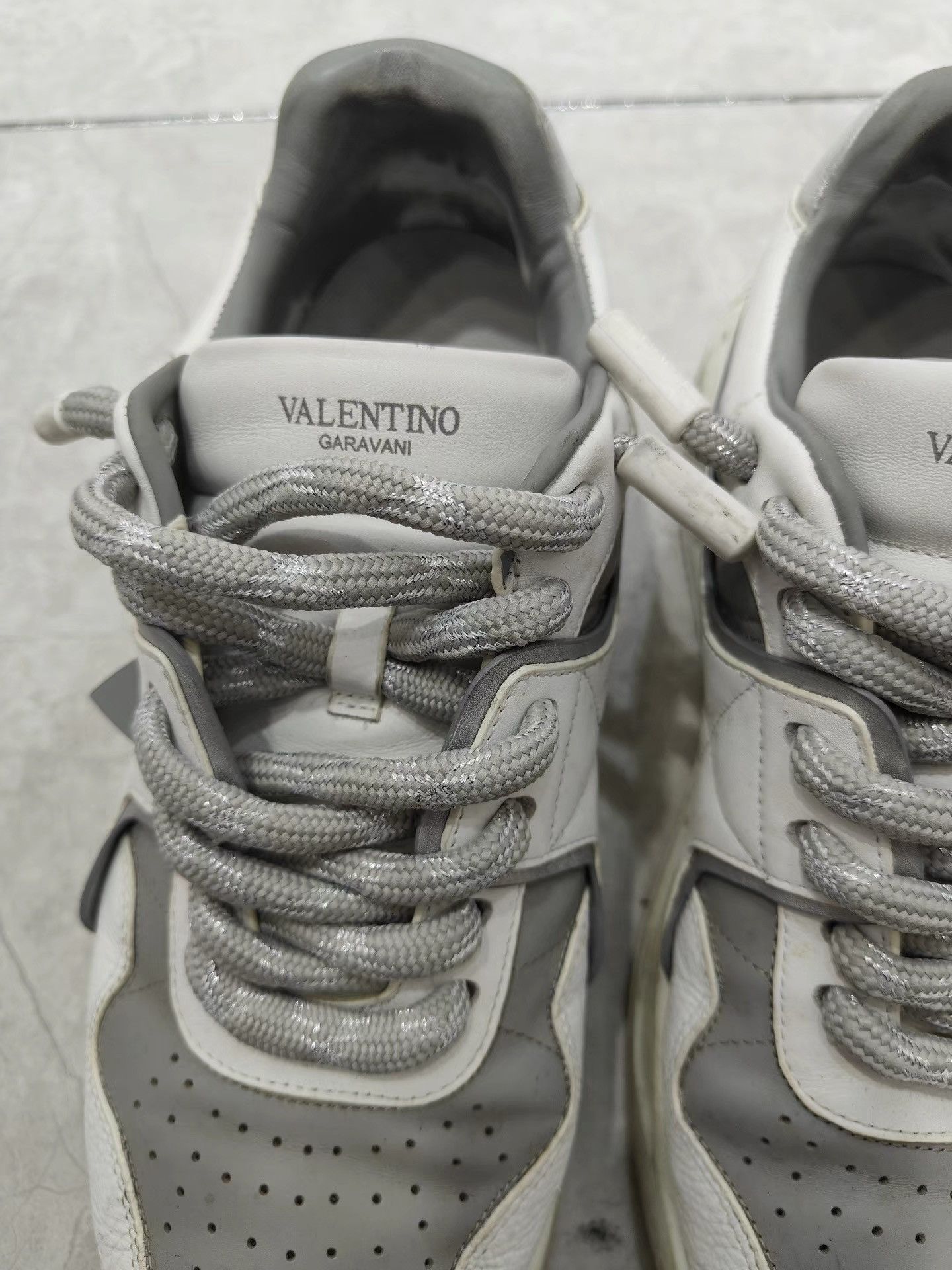 Valentino Valentino Garavani Leather Sneakers K29 Size US 9 / EU 42 - 2 Thumbnail