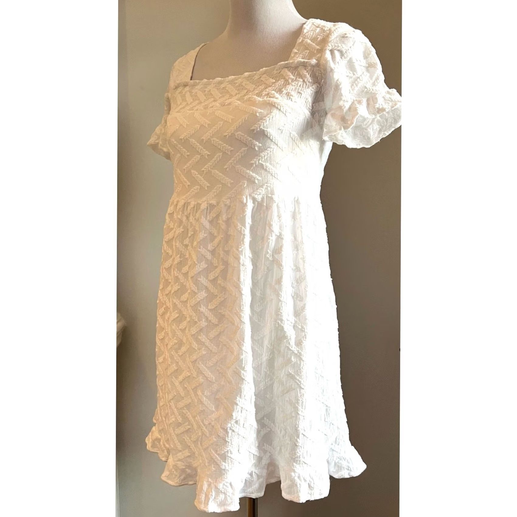 Vintage Line and Dot White Dress Cotton Short Sleeve Textured Ruffle Hem XS Women’s Dress Size 26" / US 2 / IT 38 - 2 Thumbnail