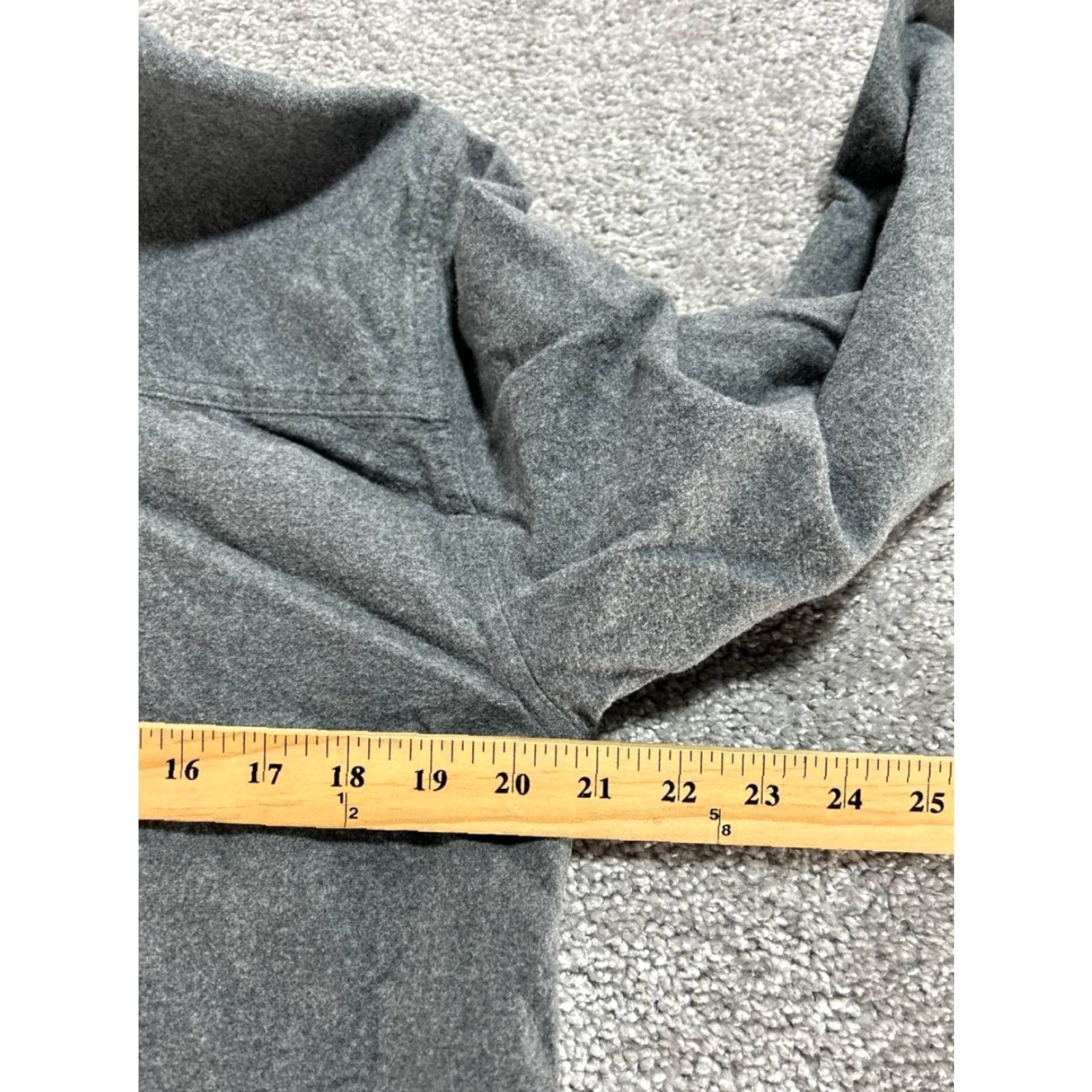 Vintage VINTAGE Legendary Whitetails Buck Camp Shirt Men M Gray Cotton Button-Front Long Sleeve Pockets Outdoor 90s Mens Size US M / EU 48-50 / 2 - 6 Thumbnail