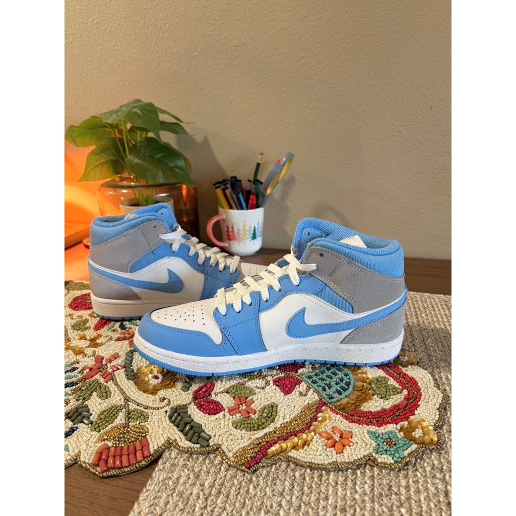Jordan Brand × Nike Jordan 1 Mid UNC University Blue Wolf Grey White Powder Size US 8.5 / EU 41-42 - 2 Thumbnail