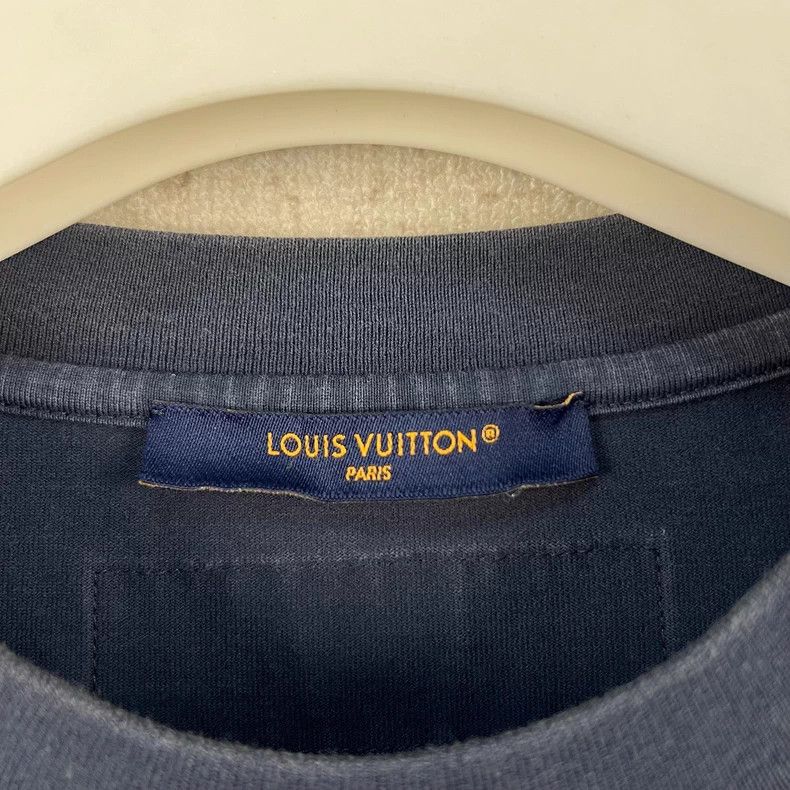 Louis Vuitton Louis Vuitton Solid Embossed Logo Crew Neck Short Sleeves Size US L / EU 52-54 / 3 - 4 Thumbnail