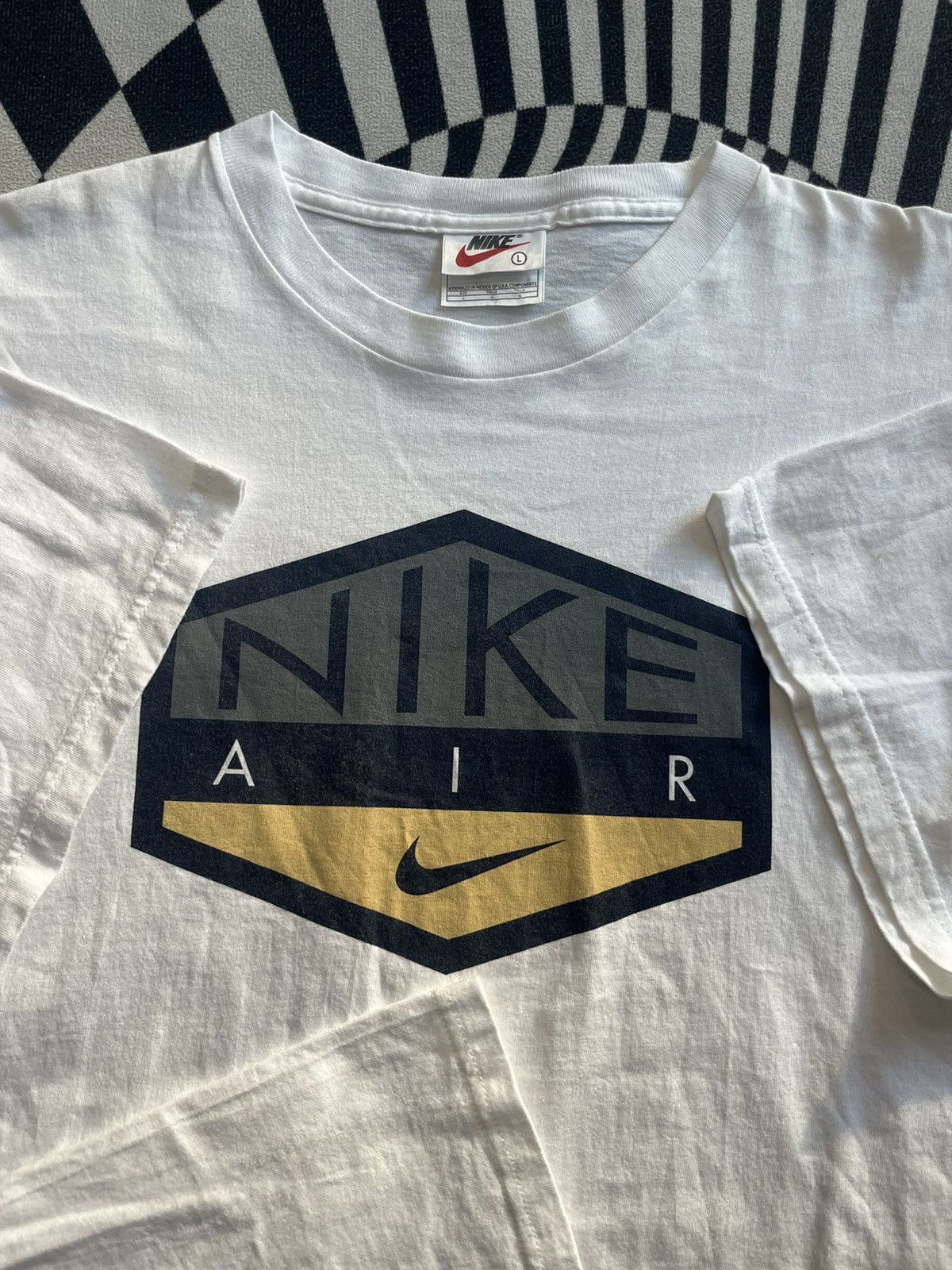 Nike Vintage NIKE AIR box logo 90’s Tshirt Size US L / EU 52-54 / 3 - 6 Thumbnail