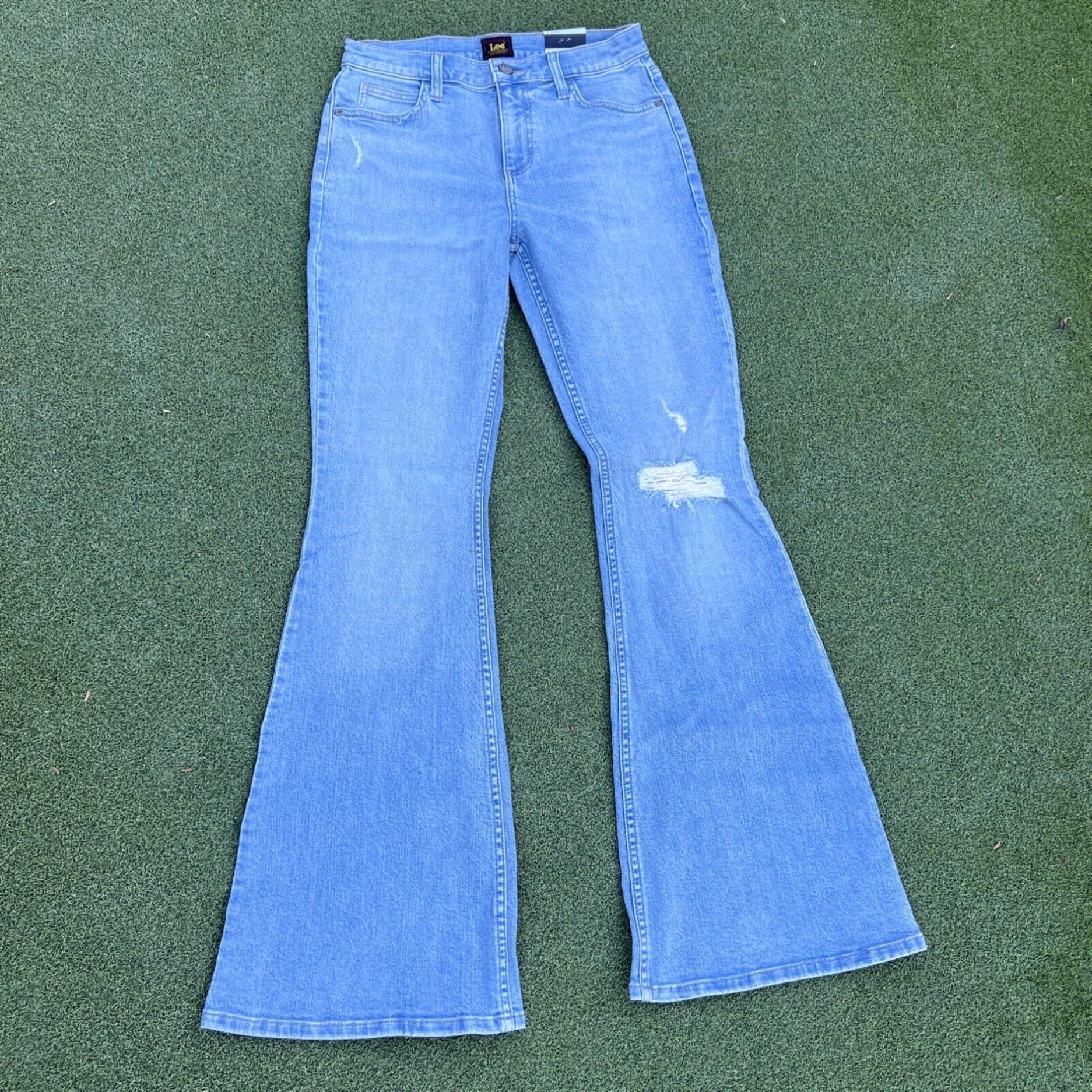 Lee New LEE Womens Flared Jeans Size 6 Medium Wash Cotton Spandex Blend Stretch Size 28" / US 6 / IT 42 - 1 Thumbnail