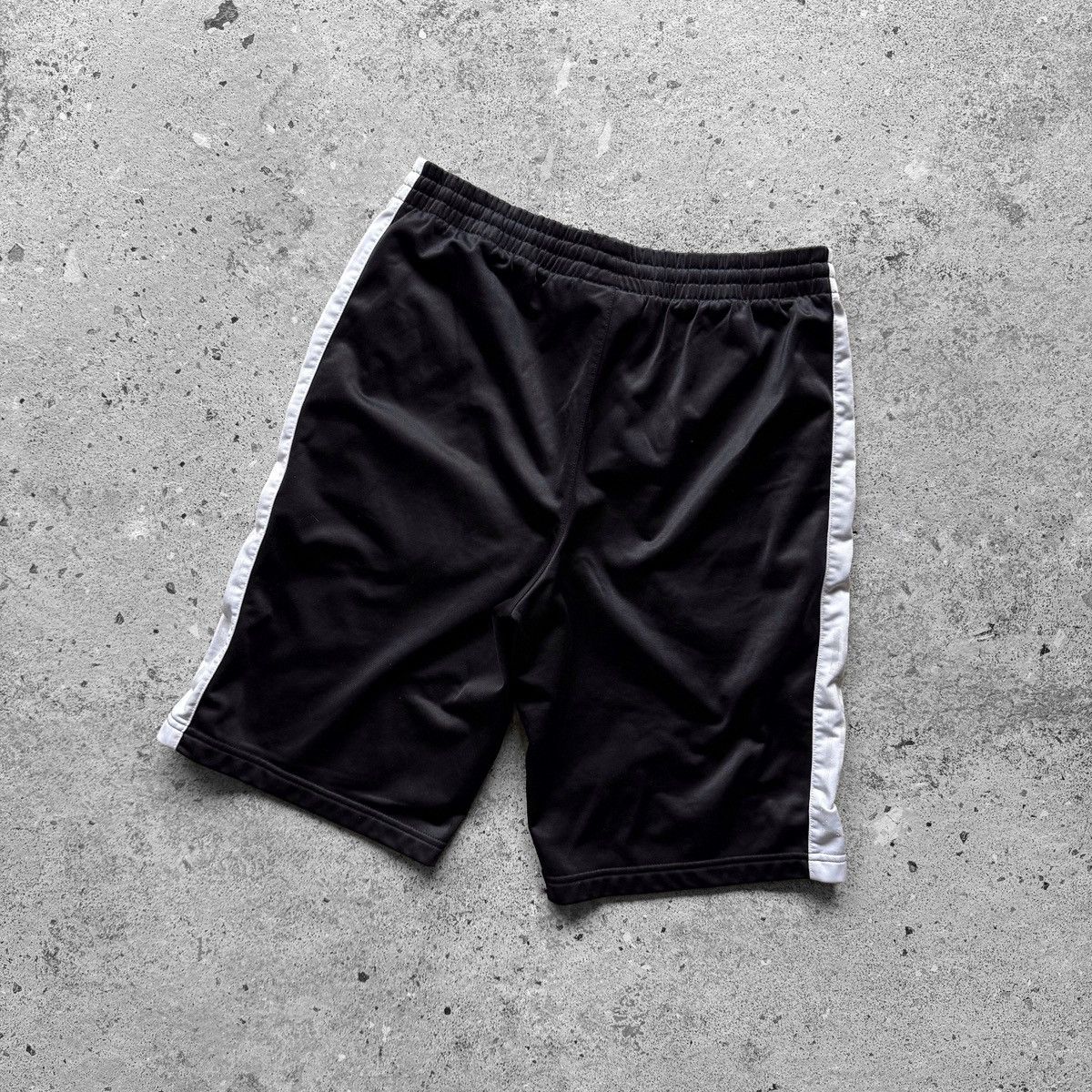 Umbro Umbro Mens Black White Vintage Panel Sport Shorts Small Logo Size US 30 / EU 46 - 2 Thumbnail
