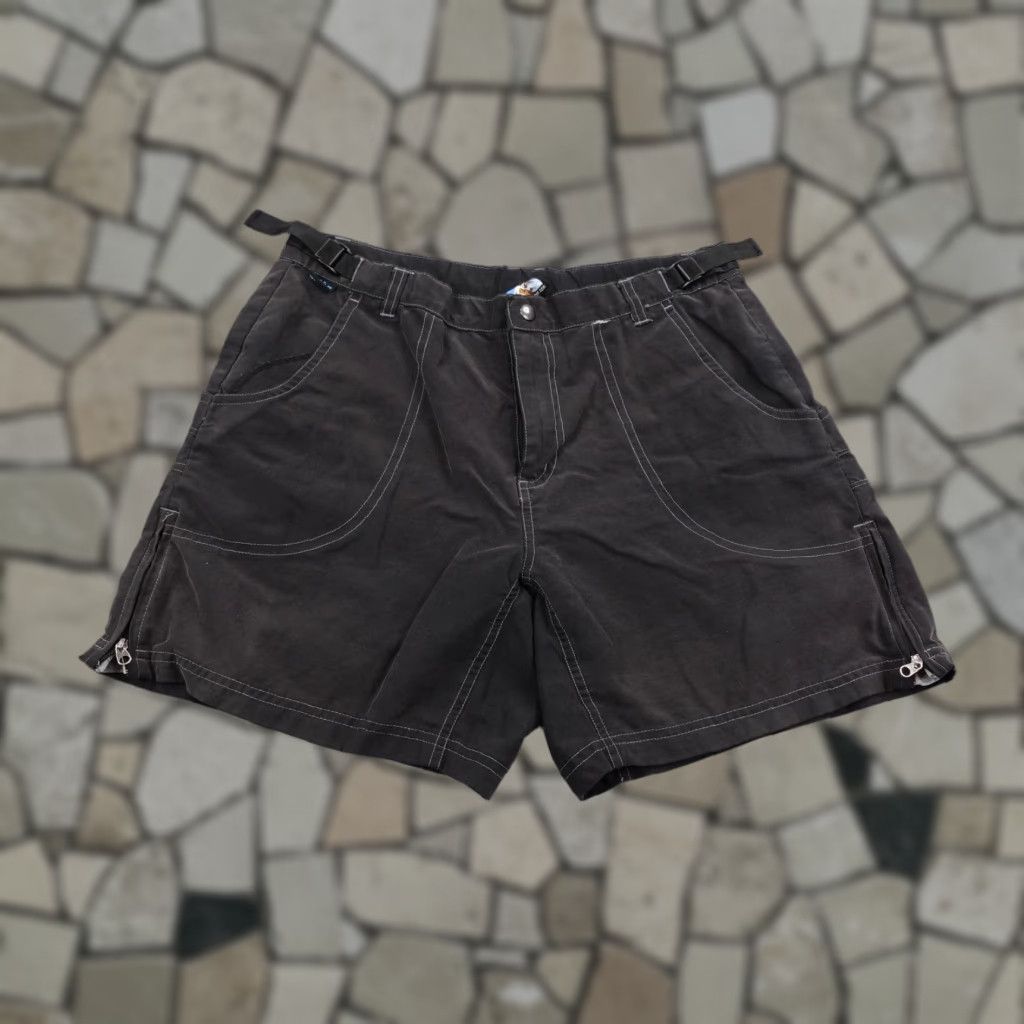 Vintage Kuhl Shorts Womens Medium Black Kuhldry Cargo Adjustable Waist Hiking Trail Size 32" / US 10 / IT 46 - 1 Thumbnail