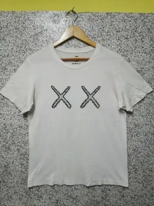 Japanese Brand × Kaws × Vintage 🔥 Rare 🔥 Vintage kaws Very Rare Size US M / EU 48-50 / 2 - 2 Thumbnail