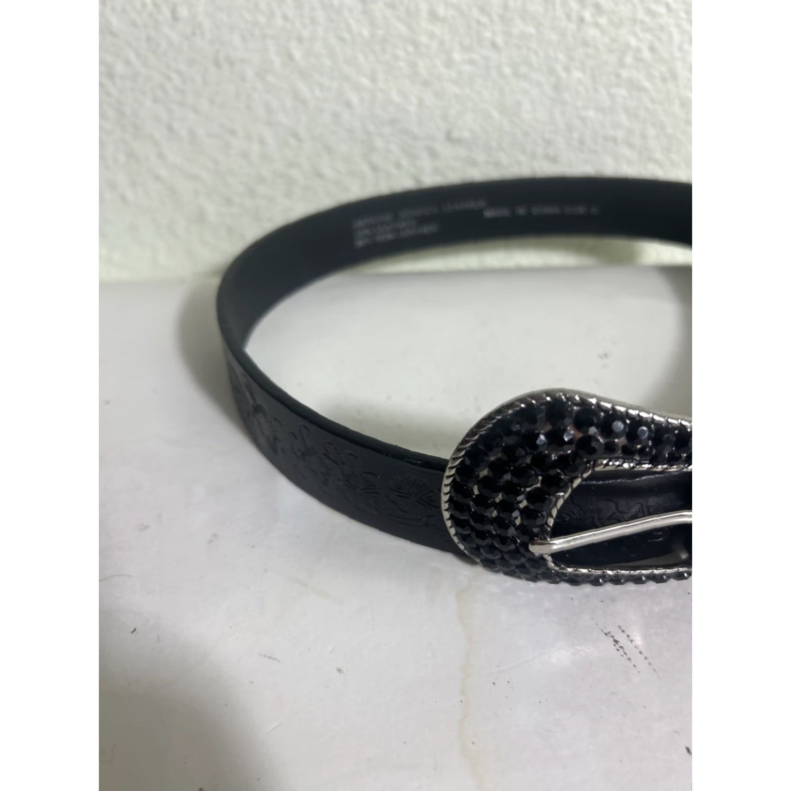 Vintage Womens Small Black Leather Floral Embossed Belt Western Gemstone Buckle 28” Belt S Womens Leather Western Floral Embossed Belt Gemstone Buckle 28” Size ONE SIZE - 2 Thumbnail