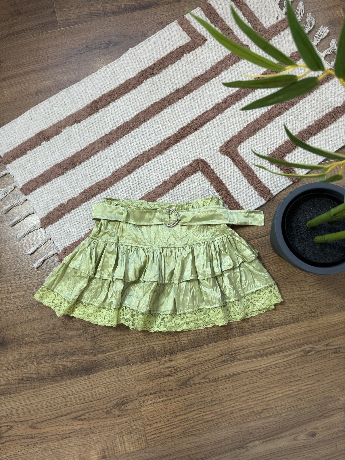 Vintage VINTAGE AVANT GARDE PLEATED SATIN LACE MINI SKIRT Size 28" / US 6 / IT 42 - 2 Thumbnail