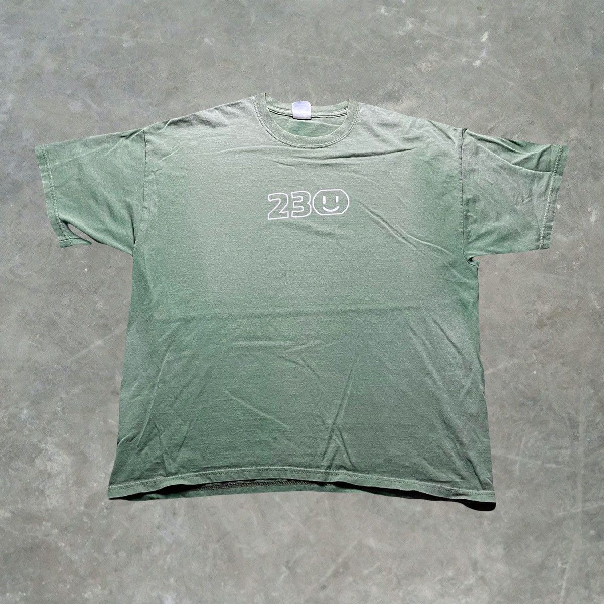 Gildan × Vintage Vintage 230 Graphic T Shirt Mens Size XL Army Green Size US XL / EU 56 / 4 - 2 Thumbnail