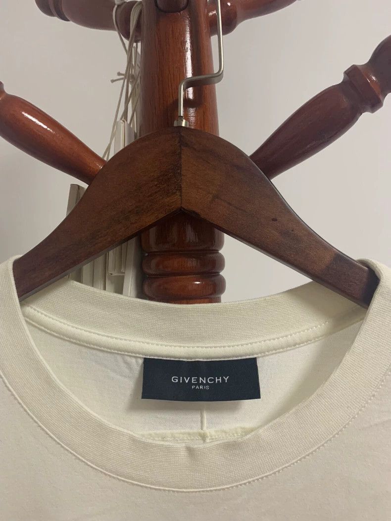 Givenchy Givenchy GVC Short-sleeved Shirt with Metal 17 Element 2506 Size US S / EU 44-46 / 1 - 5 Thumbnail