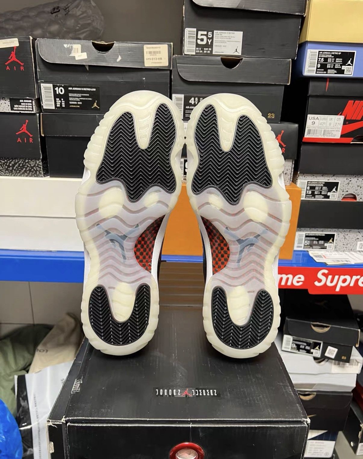 Jordan Brand AJ11 72-10 J42 Size US 11 / EU 44 - 3 Thumbnail