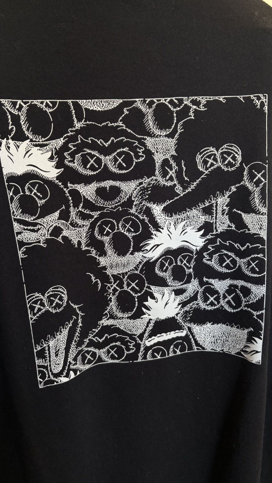 Kaws × Uniqlo Uniqlo UT x KAWS x Sesame Street XX Sweatshirt Black Size US XL / EU 56 / 4 - 4 Thumbnail