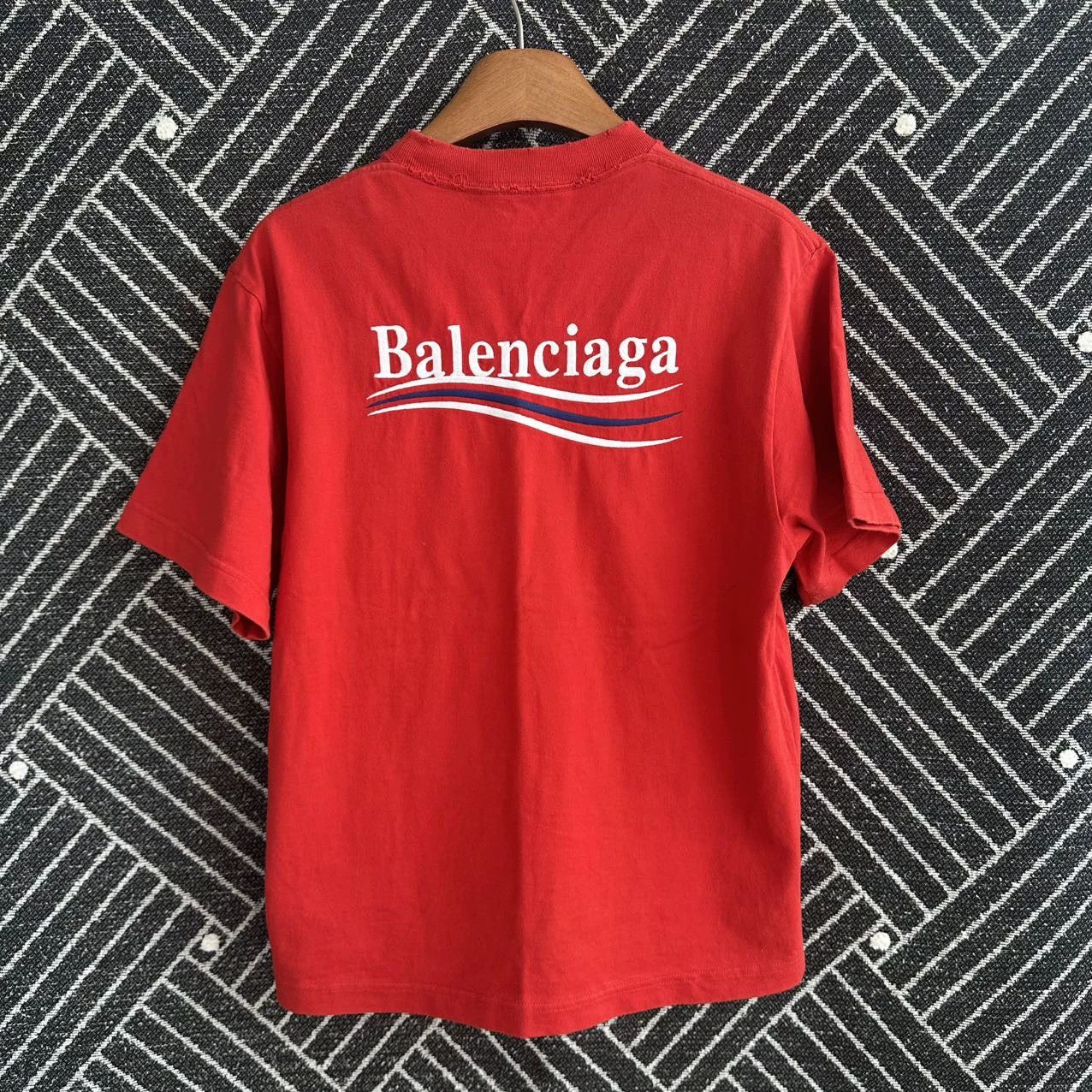 Balenciaga Balenciaga distressed red wave-embroidered tee XS 98 New Size XS / US 0-2 / IT 36-38 - 2 Thumbnail