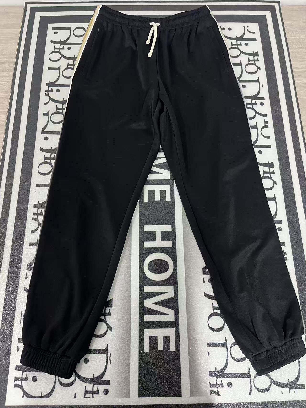 Gucci Gucci Logo Stripe Track Pants Size XS Size US 28 / EU 44 - 1 Thumbnail