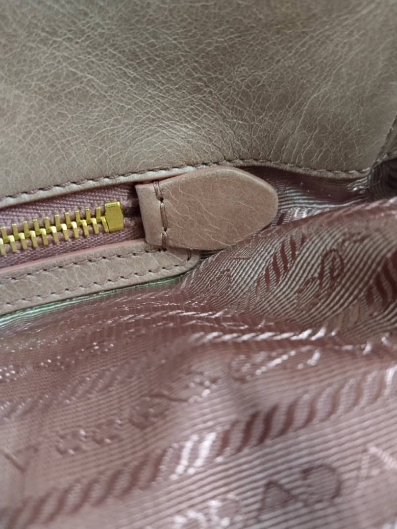 Prada Authentic Prada Leather Tote Shoulder Bag Size ONE SIZE - 18 Thumbnail