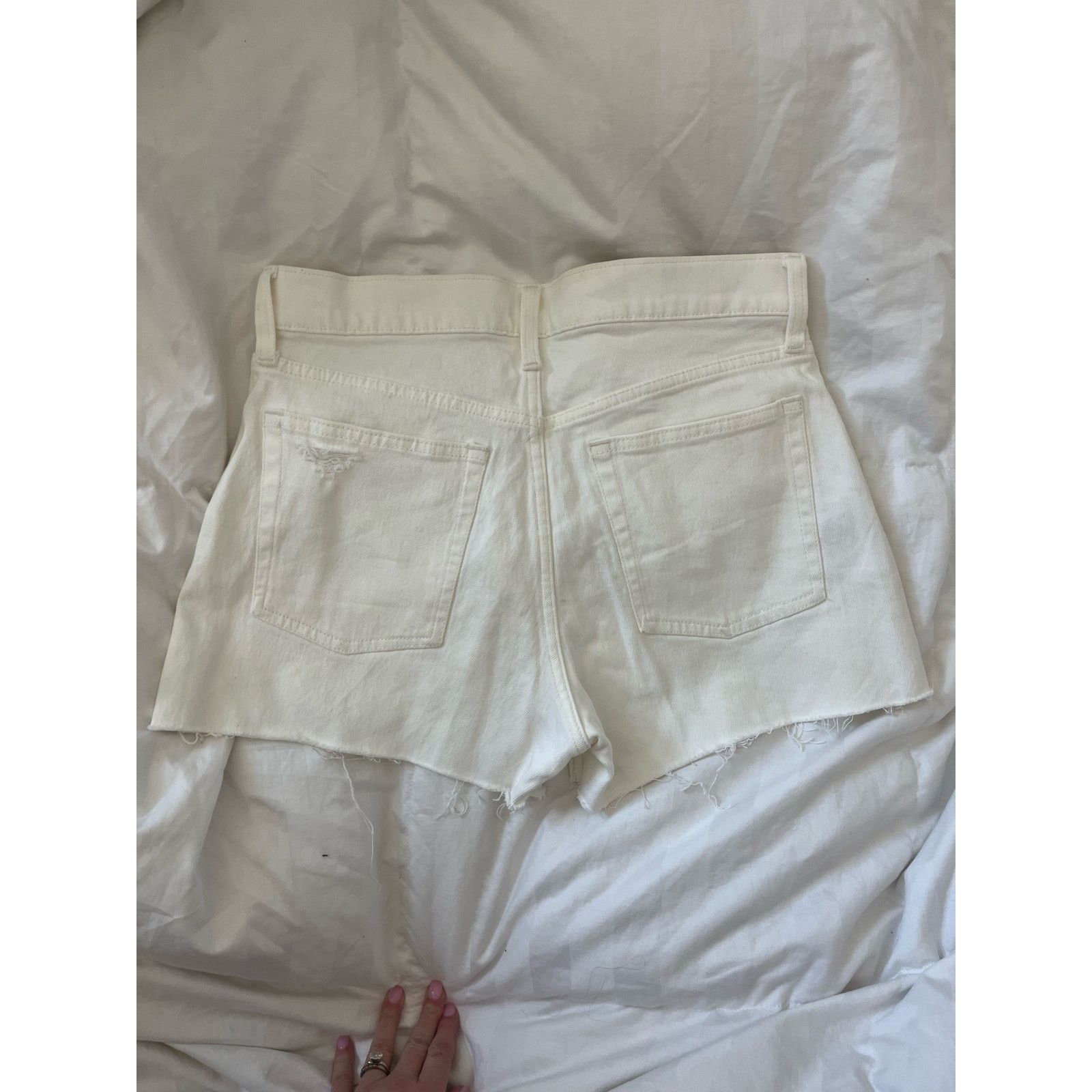 Gap Gap High Rise Cheeky Cut-Off Shorts Denim White 28/6R Size 28" / US 6 / IT 42 - 2 Thumbnail