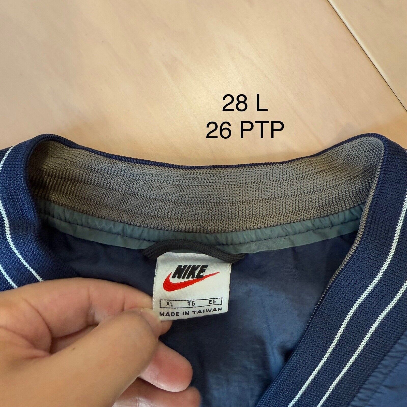 Nike × Vintage Vintage Nike Center Swoosh Sweatshirt XL Navy 90s Nylon Size US XL / EU 56 / 4 - 6 Thumbnail