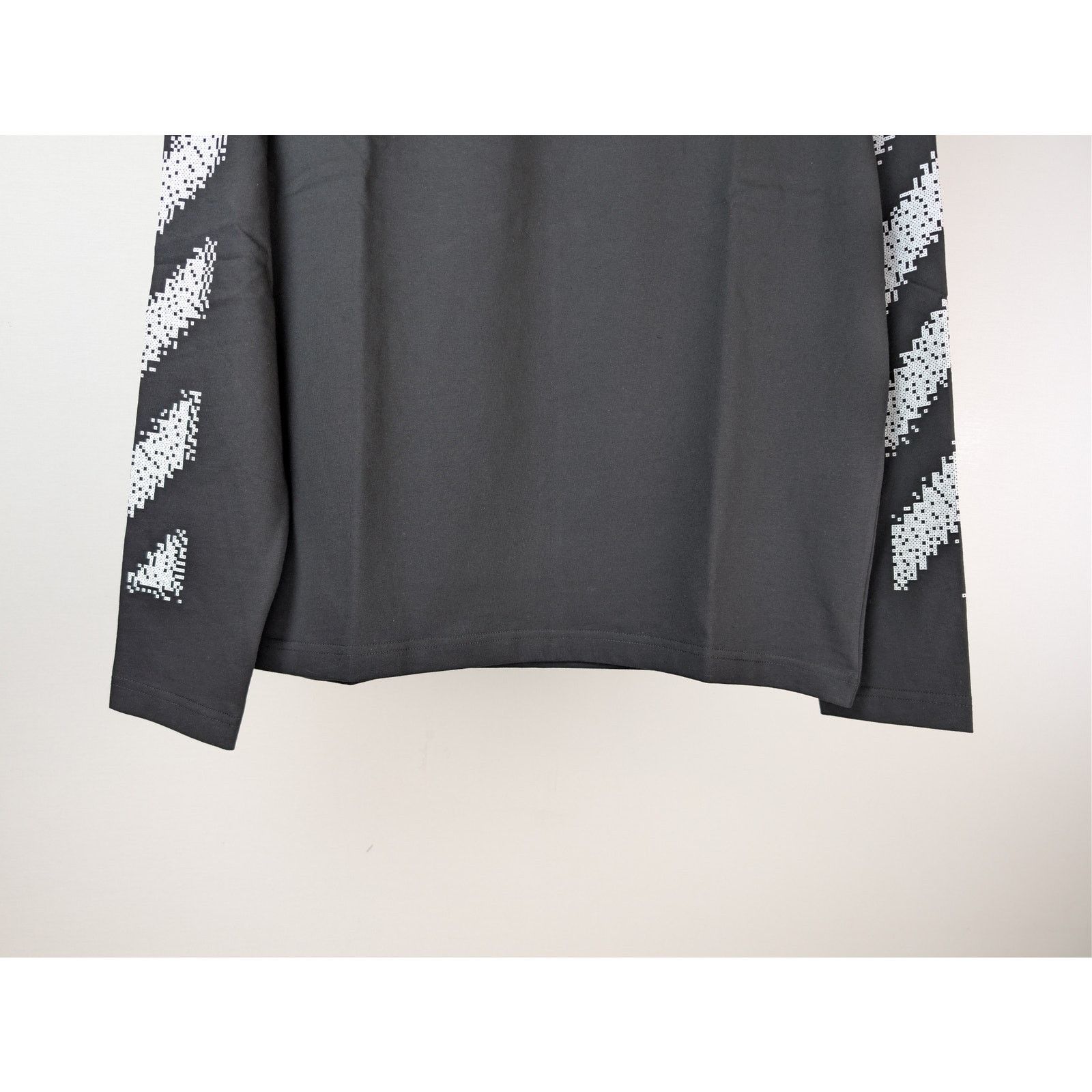 Off-White o1rshd1 Q:2 / Pixel Diag Skate L/S T-Shirt in Black/White Size US XL / EU 56 / 4 - 4 Thumbnail