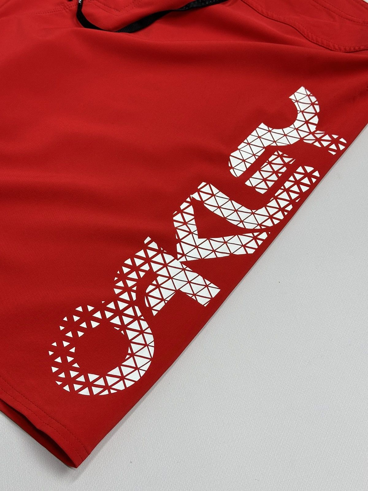 Oakley Vintage Shorts Oakley Y2k USA RED Streetwear Cargo japanese Size US 38 / EU 54 - 6 Thumbnail
