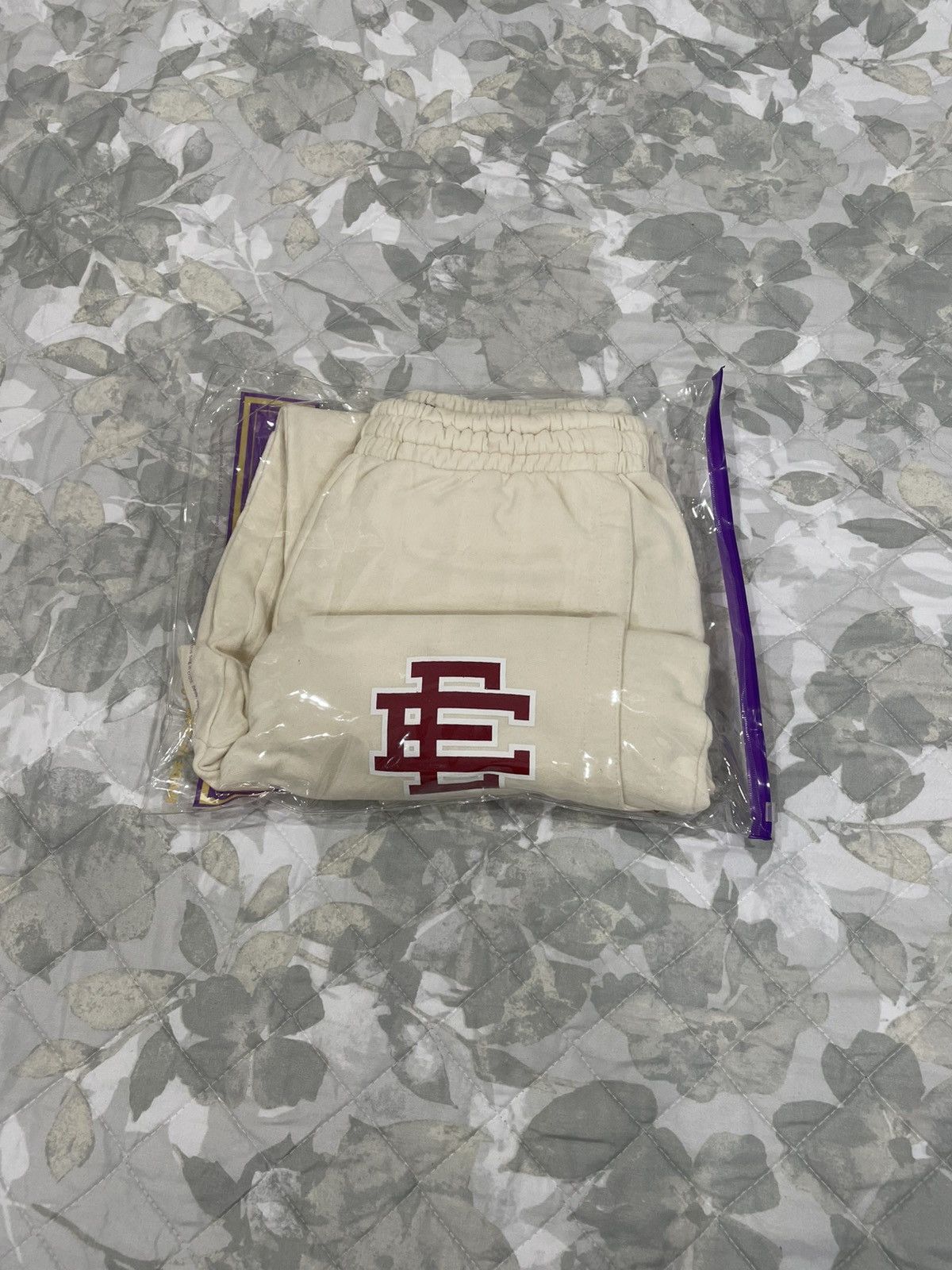 Eric Emanuel Eric Emanuel Sweatpants Cream Red EE Size US 30 / EU 46 - 5 Thumbnail