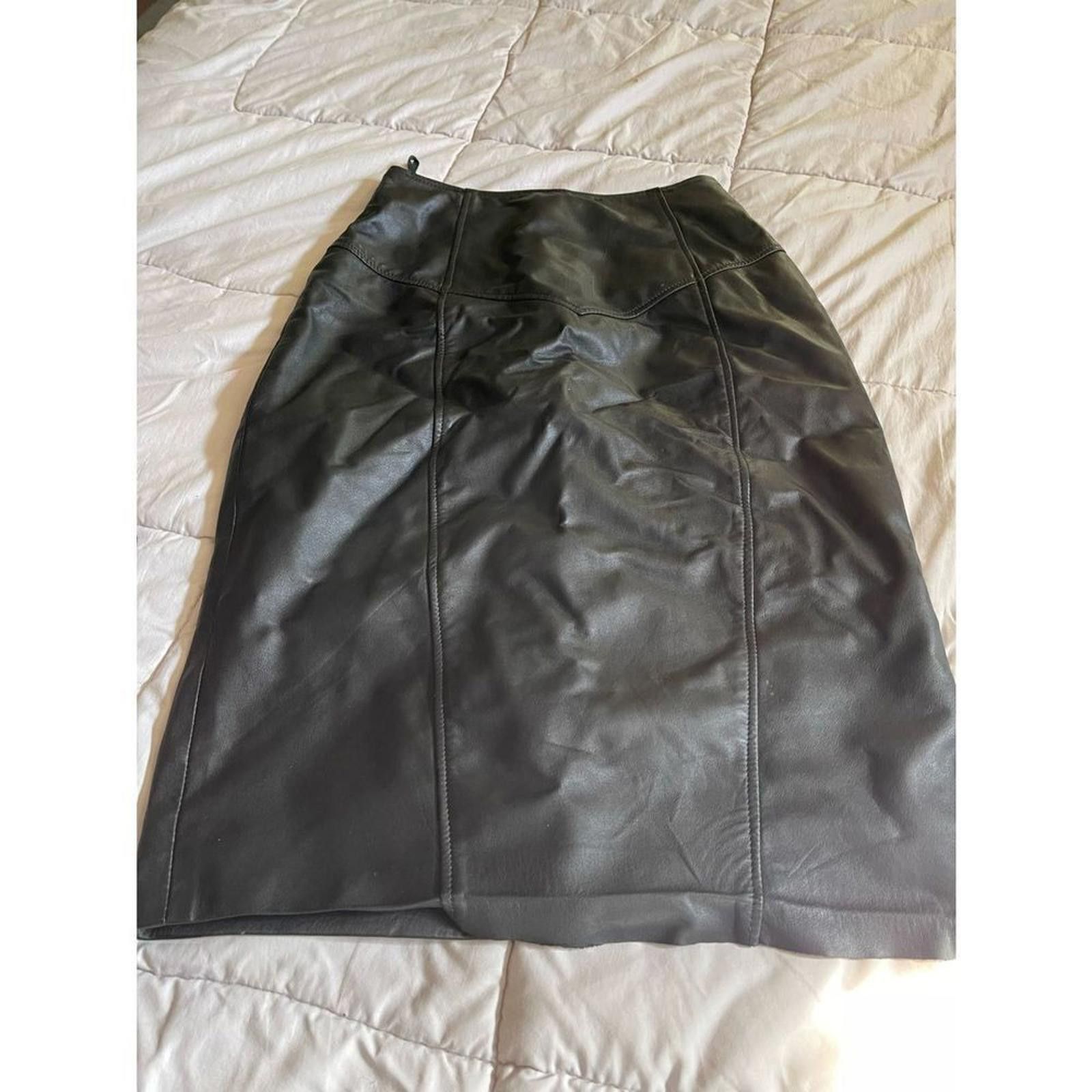 Designer Vintage design assets leather pencil skirt. Size 8 Size 30" / US 8 / IT 44 - 1 Thumbnail