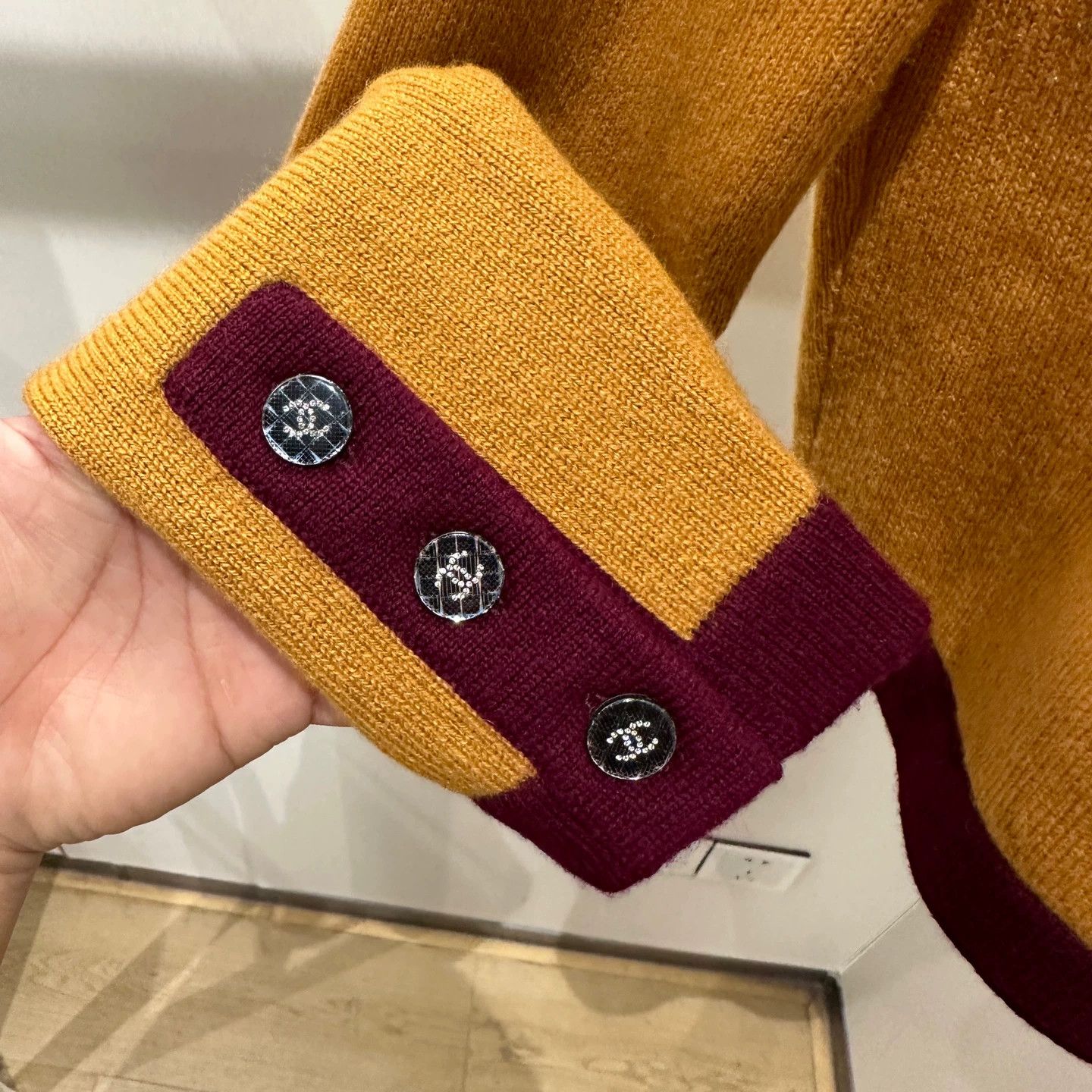 Chanel Chanel may326 21K Orange Cashmere Cardigan 36 Size XS / US 0-2 / IT 36-38 - 7 Thumbnail