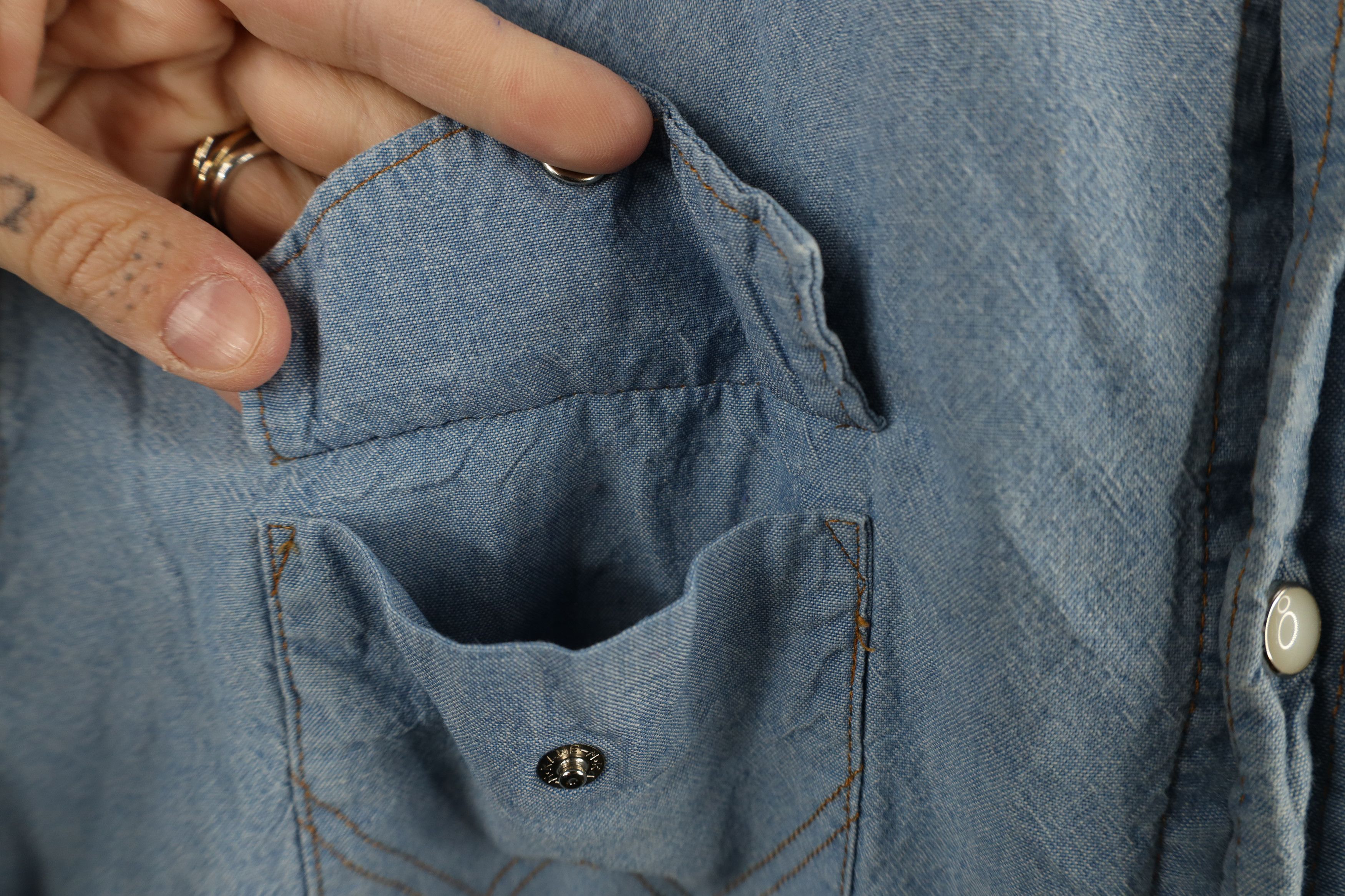 Vintage × Wrangler Vintage 90s Wrangler Western Rodeo Cowboy Denim Button Shirt Size US L / EU 52-54 / 3 - 6 Thumbnail