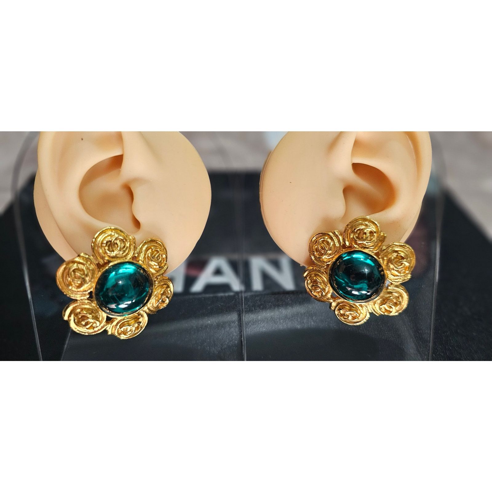 Chanel CHANEL Vintage 94P Green Gripoix Clip On Earrings Size ONE SIZE - 3 Thumbnail